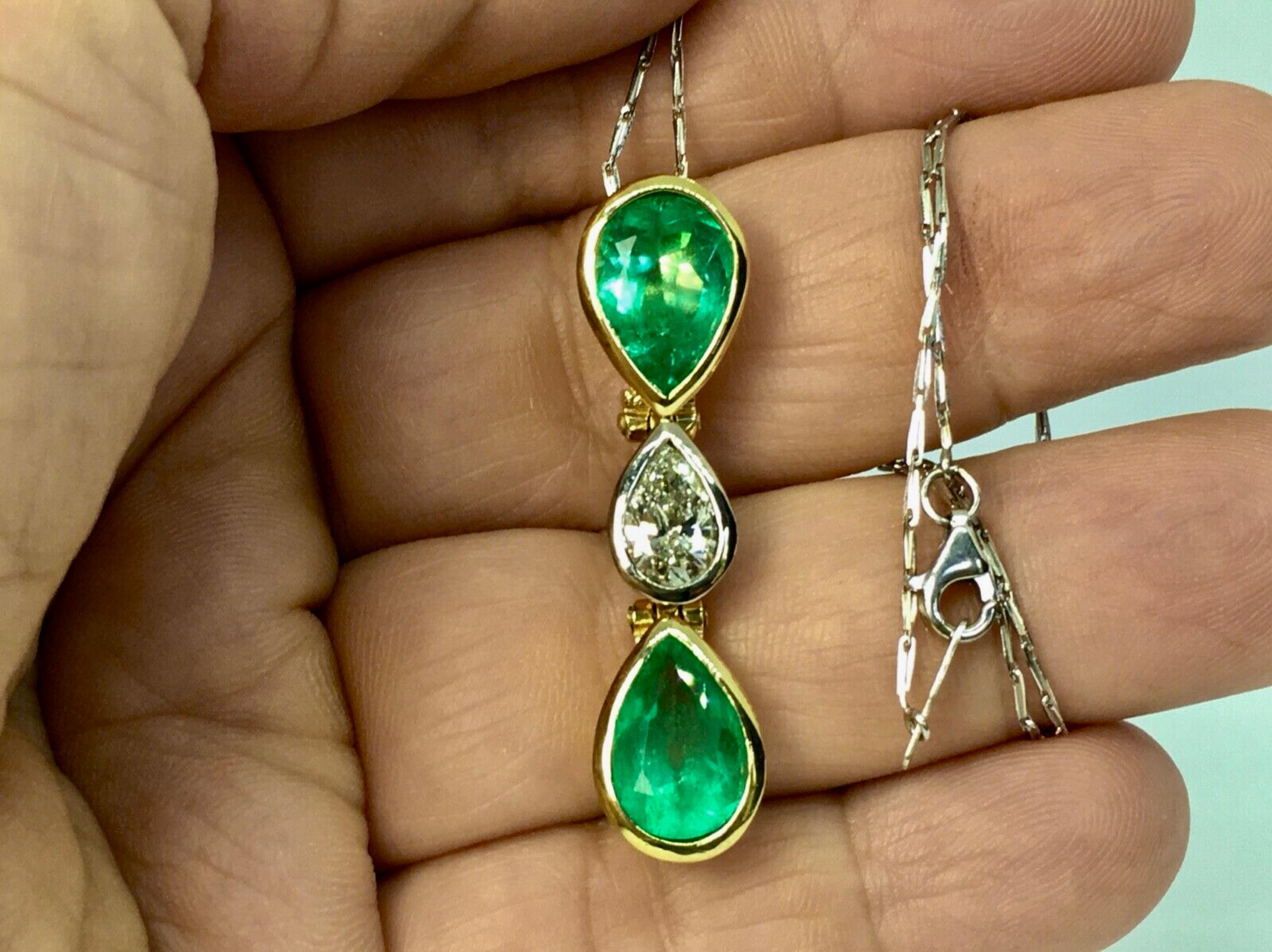 Fine Quality Colombian Emeralds and Diamonds 100% Natural
The Incredible Emerald and Diamond Pendant feature 2 natural Colombian Emeralds weighing 5.50 carat, Pearl Cut. Fines quality in color and in clarity.
Pearl Cut Diamond Approx. 1.15 carat,