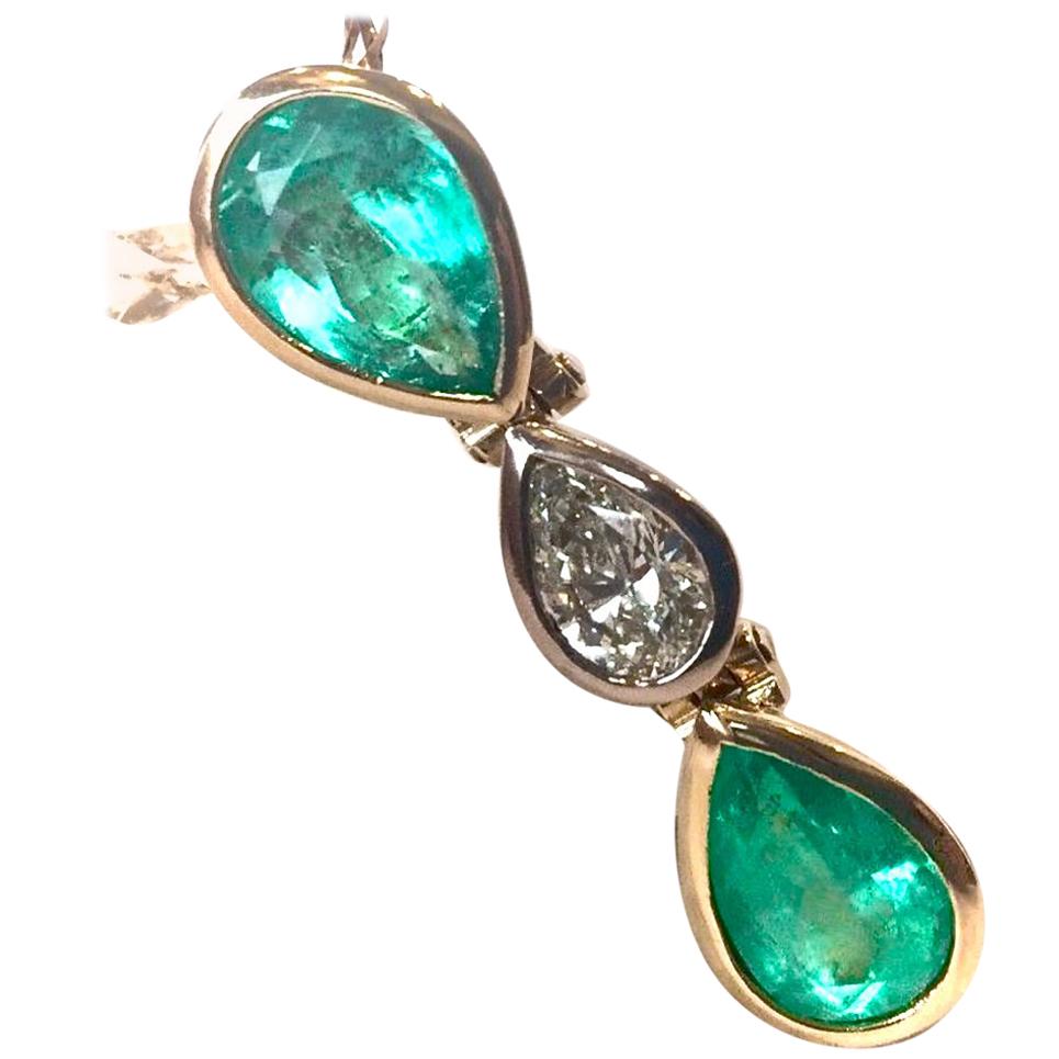 6.65 Carat Colombian Emerald Diamond Pear Cut Pendant 18K Gold For Sale
