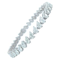 Diagonales Diamantarmband im Birnenschliff in 18KW (11,36ct SI) von Arnav