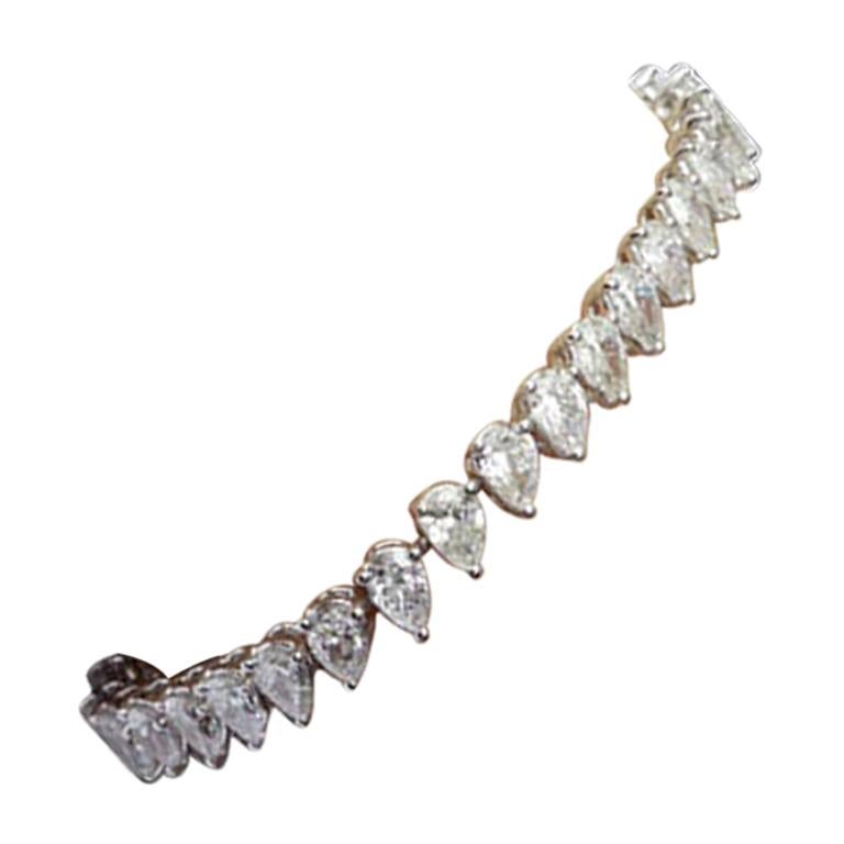Pear Cut Diamond 1/3 Carat Tennis Bracelet in 18 Karat Gold For Sale