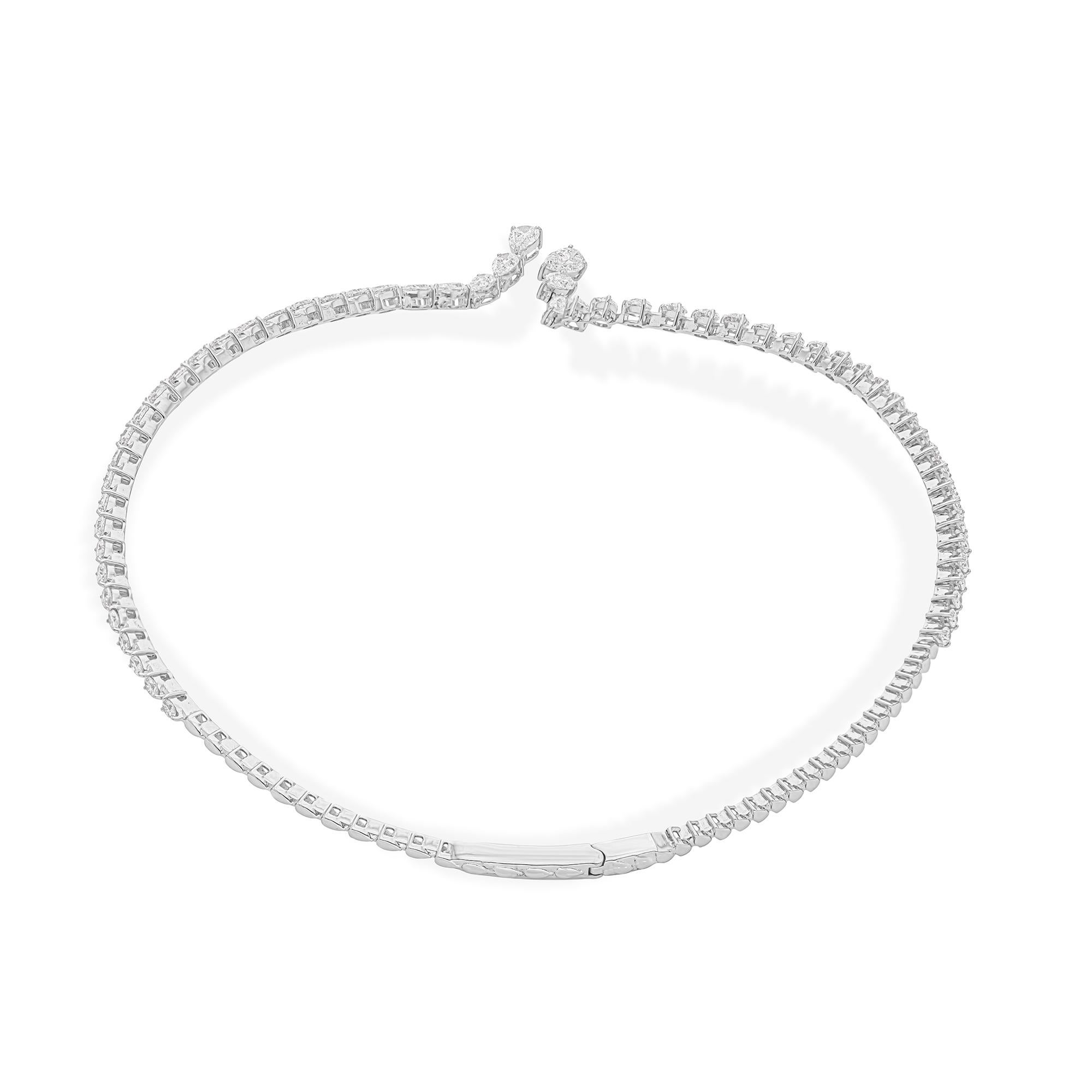 Pear Cut Diamond 12.21ct V Shape Torque Necklace for Wedding 18K White Gold For Sale 4