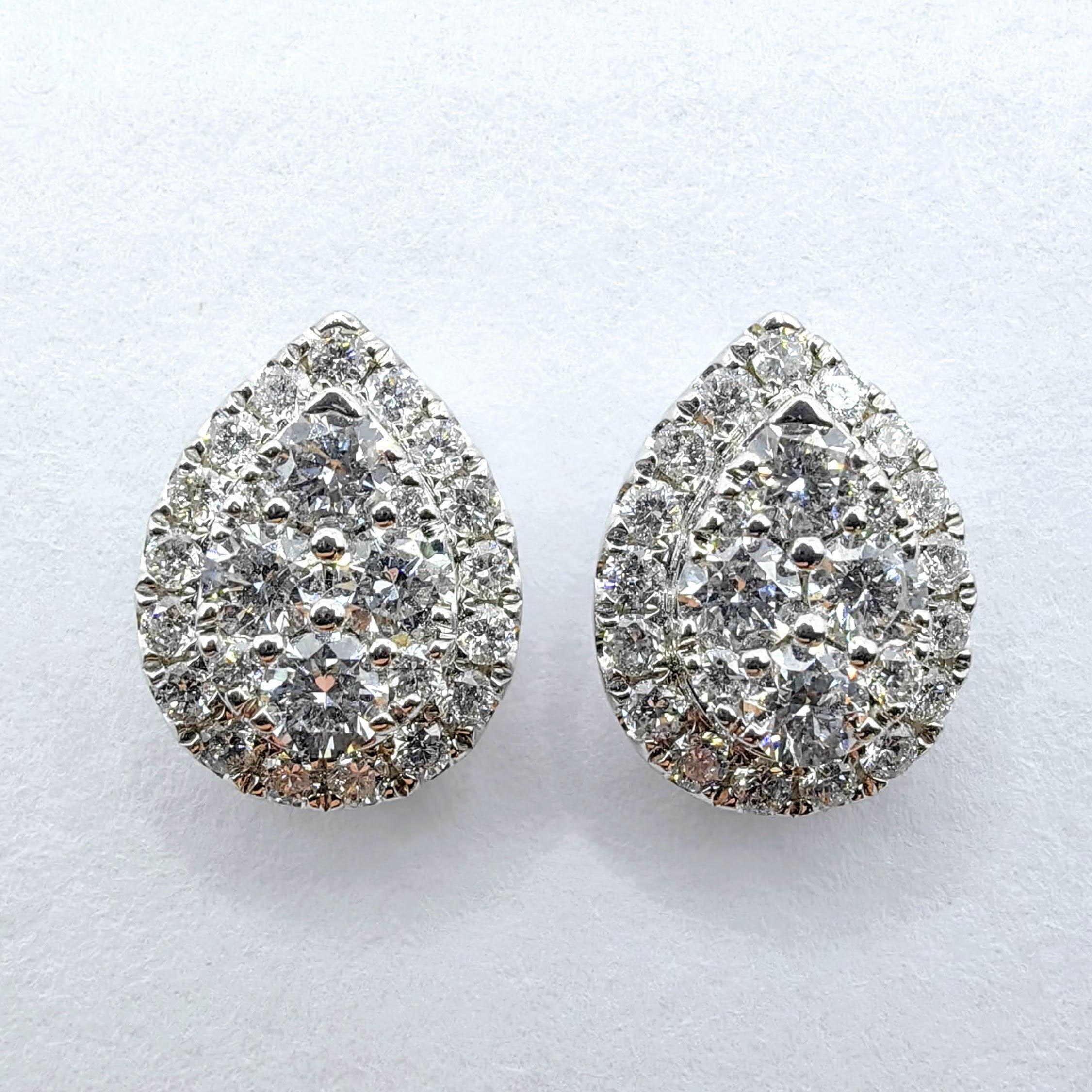 Pendientes de oro blanco de 14 quilates con halo ilusión y racimo de diamantes talla pera en venta 4