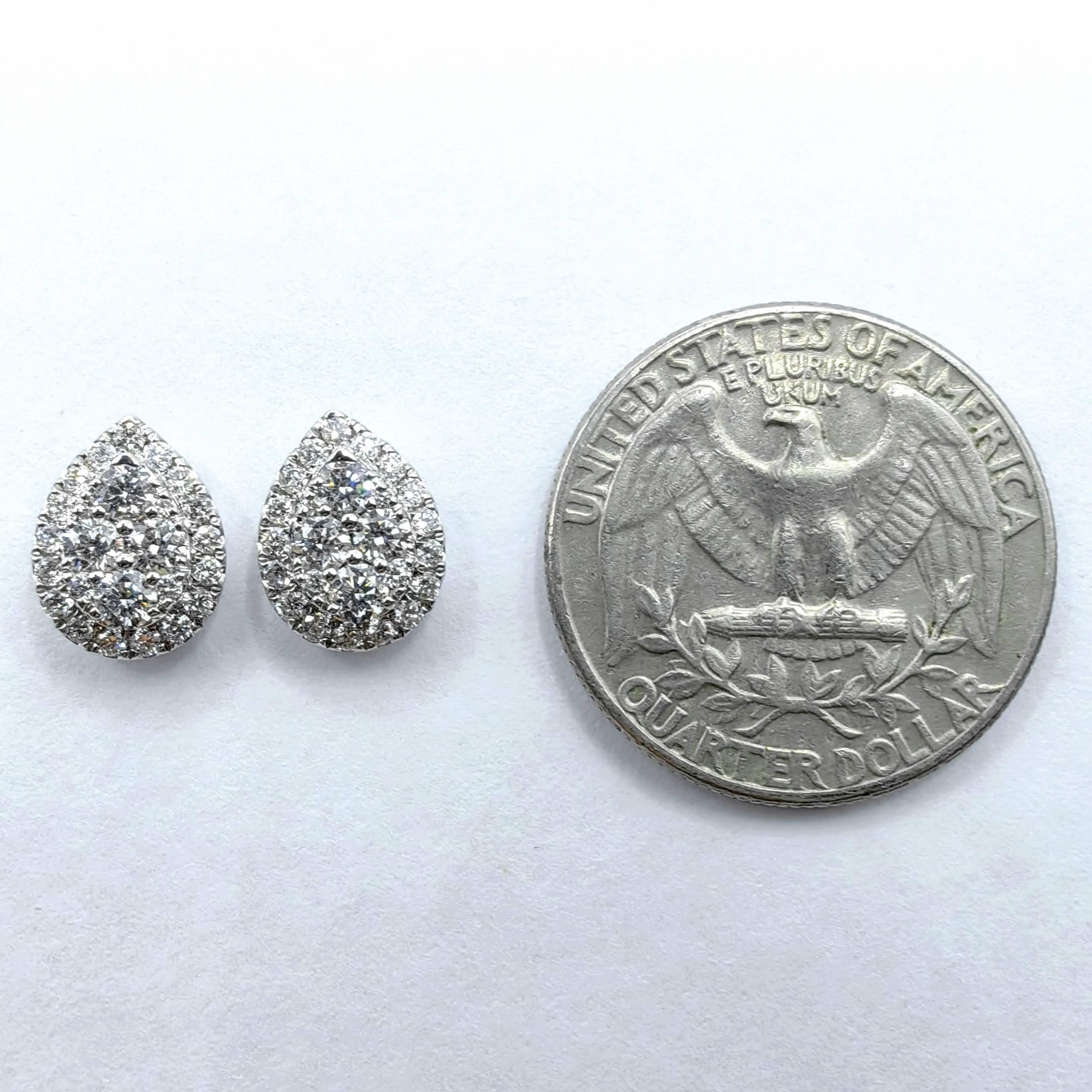 Pendientes de oro blanco de 14 quilates con halo ilusión y racimo de diamantes talla pera en venta 5