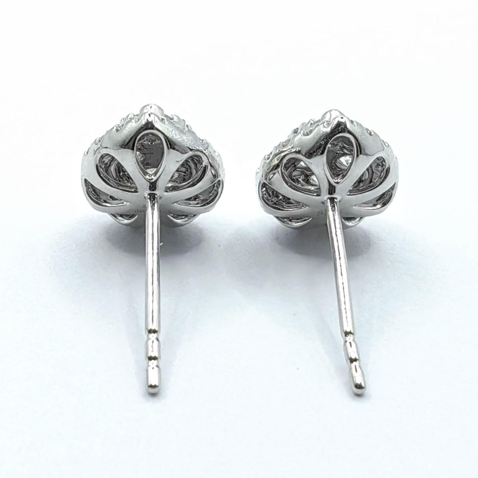 Pendientes de oro blanco de 14 quilates con halo ilusión y racimo de diamantes talla pera en venta 8