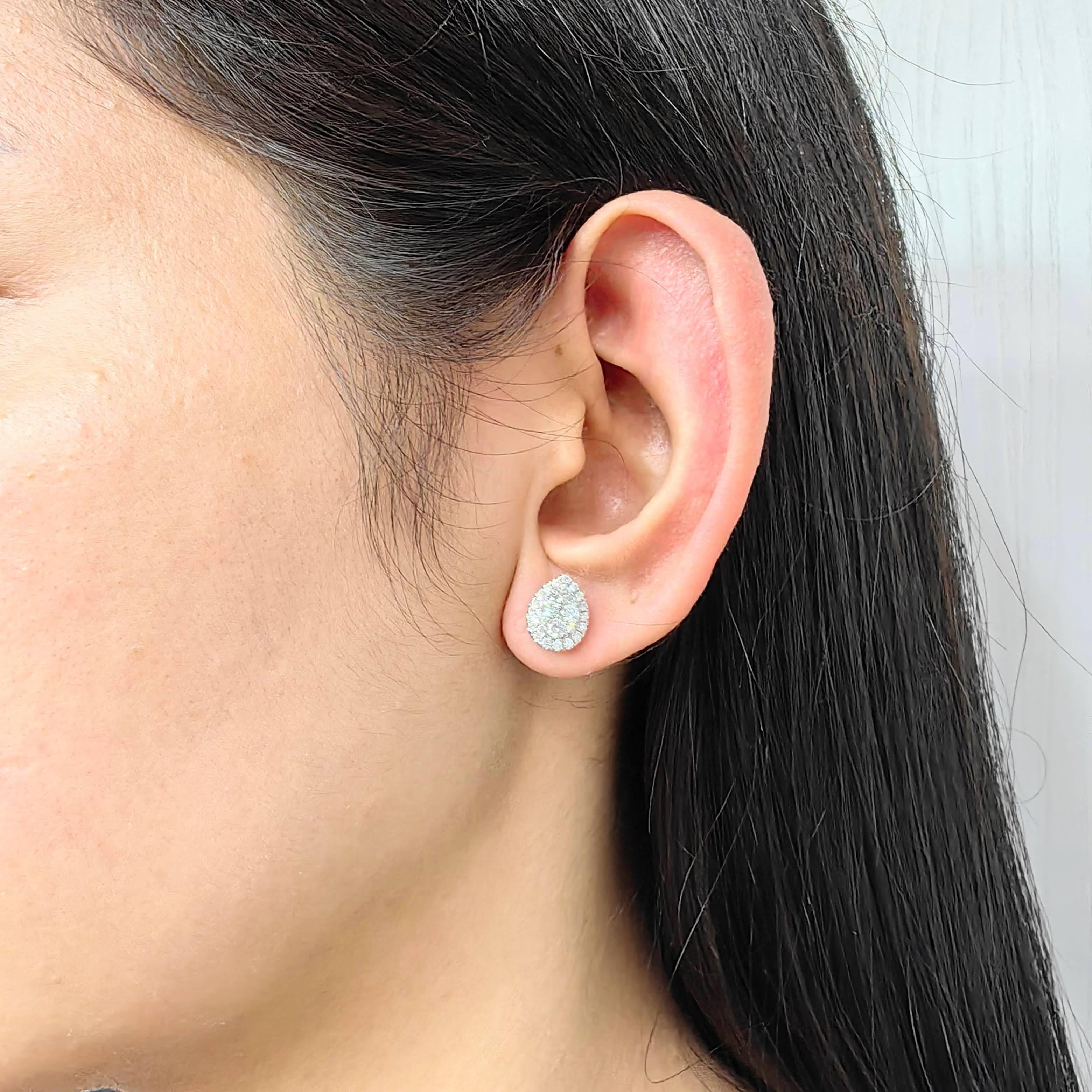 De las mujeres Pendientes de oro blanco de 14 quilates con halo ilusión y racimo de diamantes talla pera en venta