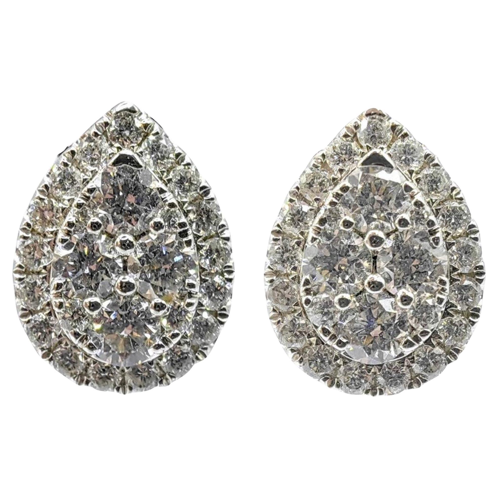 Pendientes de oro blanco de 14 quilates con halo ilusión y racimo de diamantes talla pera a medida en venta