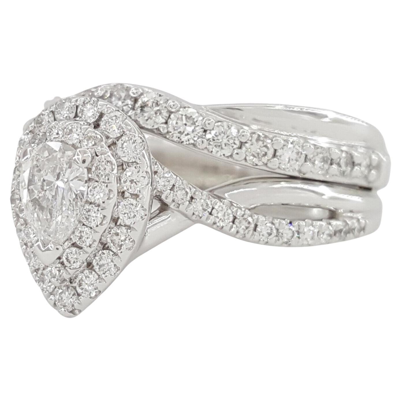 Taille poire Bague de fiançailles et de mariage en or avec double halo de diamants taille poire  en vente