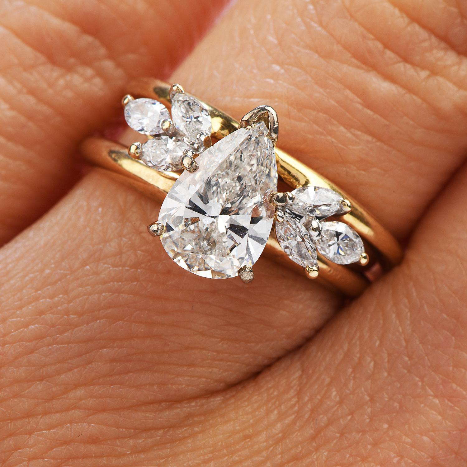 Pear Cut Diamond Gold Bridal Set Engagement Ring and Band 8