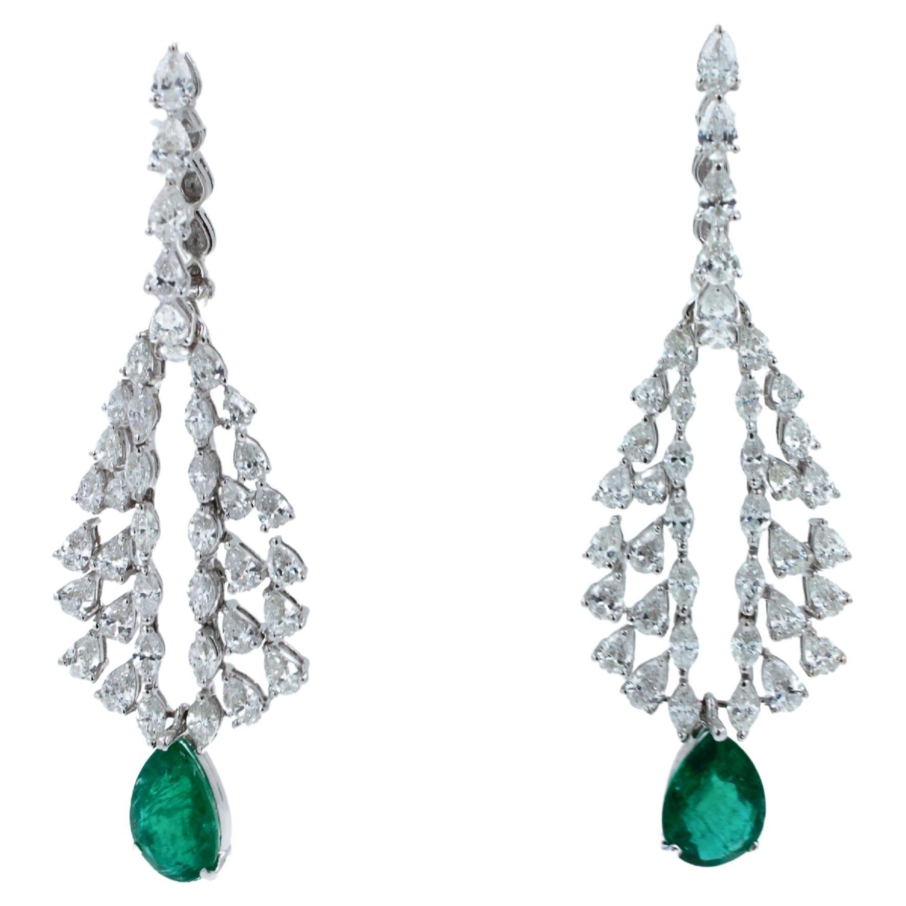 Women's Pear Cut Drop Shape Green Emerald Diamond Feather Luxury 18k White Gold Earrings For Sale