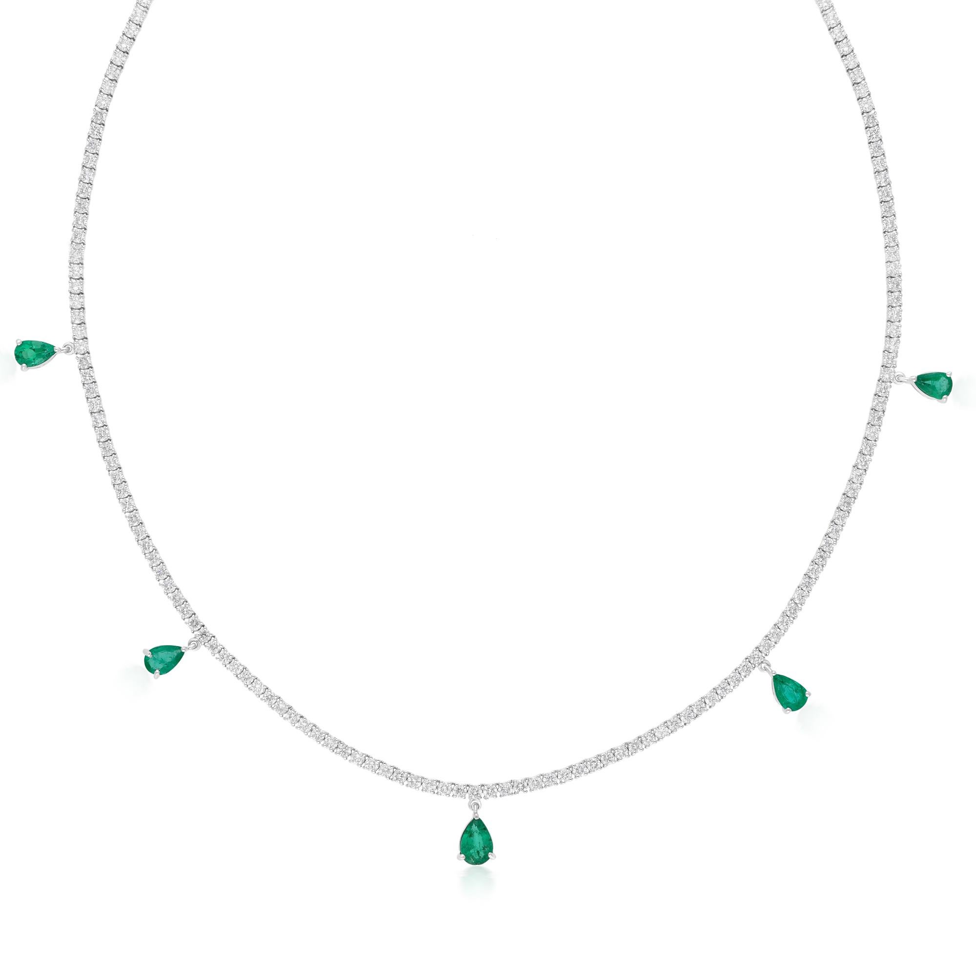 Moderne Collier en or blanc 14 carats avec breloques en émeraude et diamants en forme de poire Fine Jewelry en vente