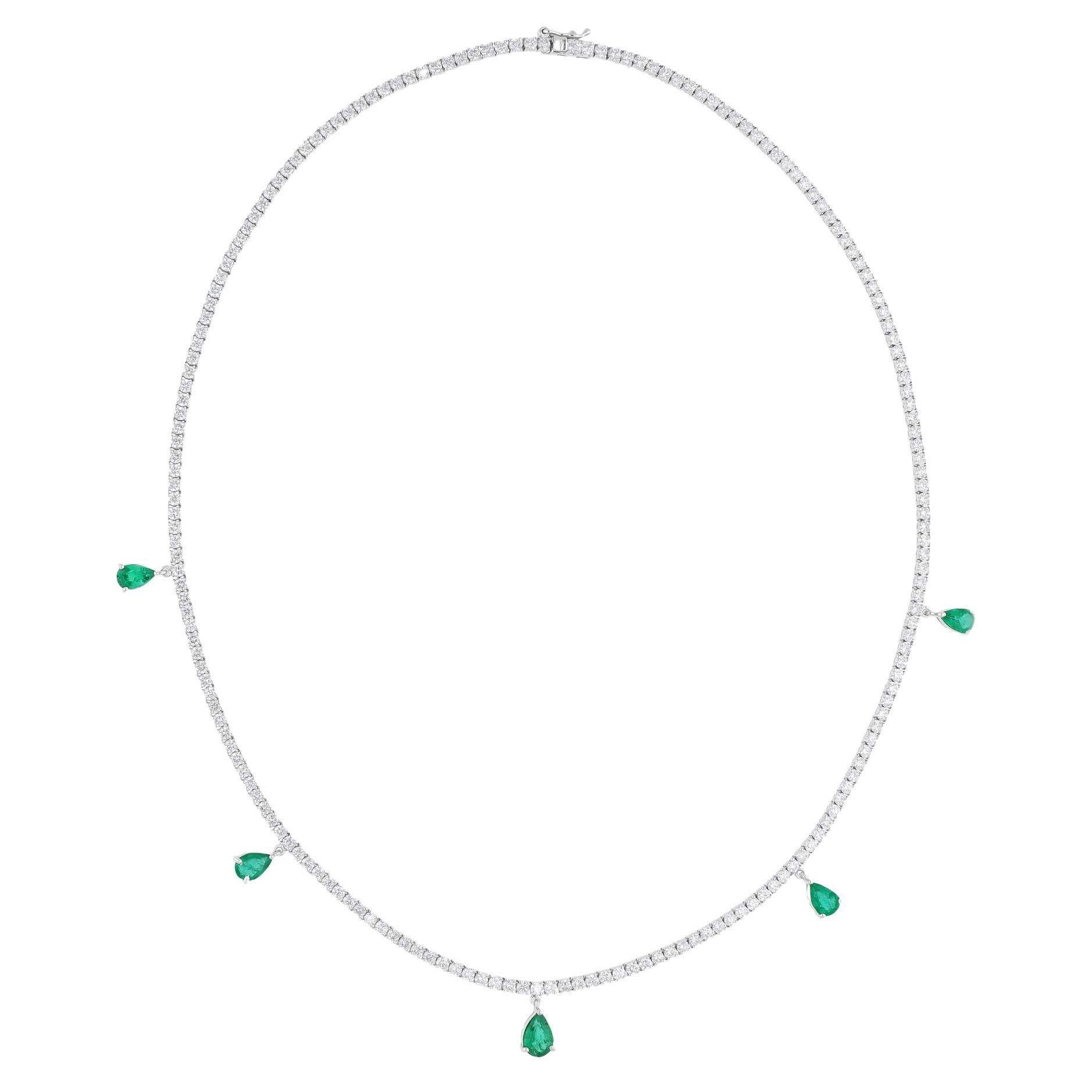 Collier en or blanc 14 carats avec breloques en émeraude et diamants en forme de poire Fine Jewelry Pour femmes en vente