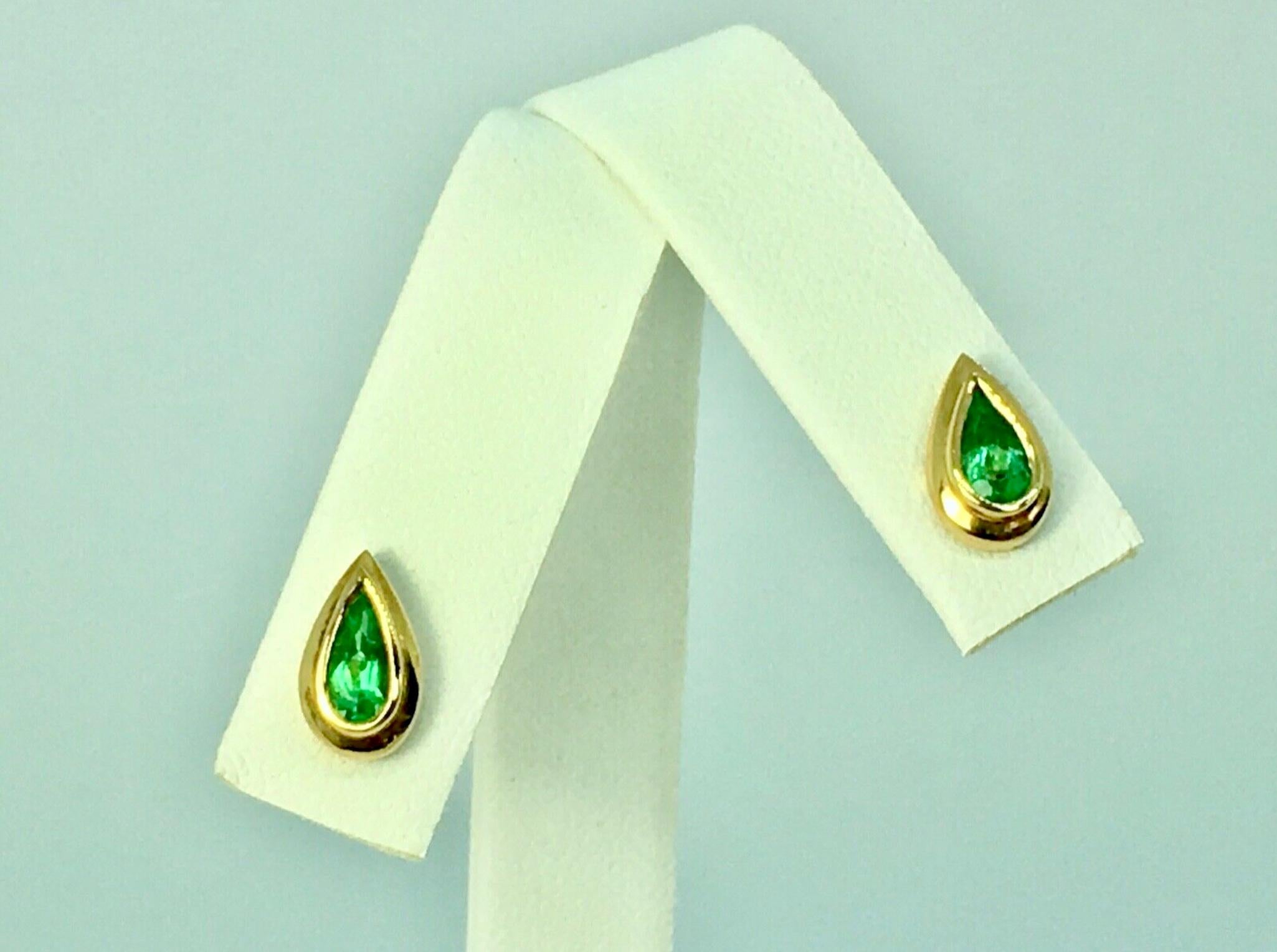 Art Deco Pear Cut Emerald Dome Stud Earrings 18 Karat Yellow Gold For Sale