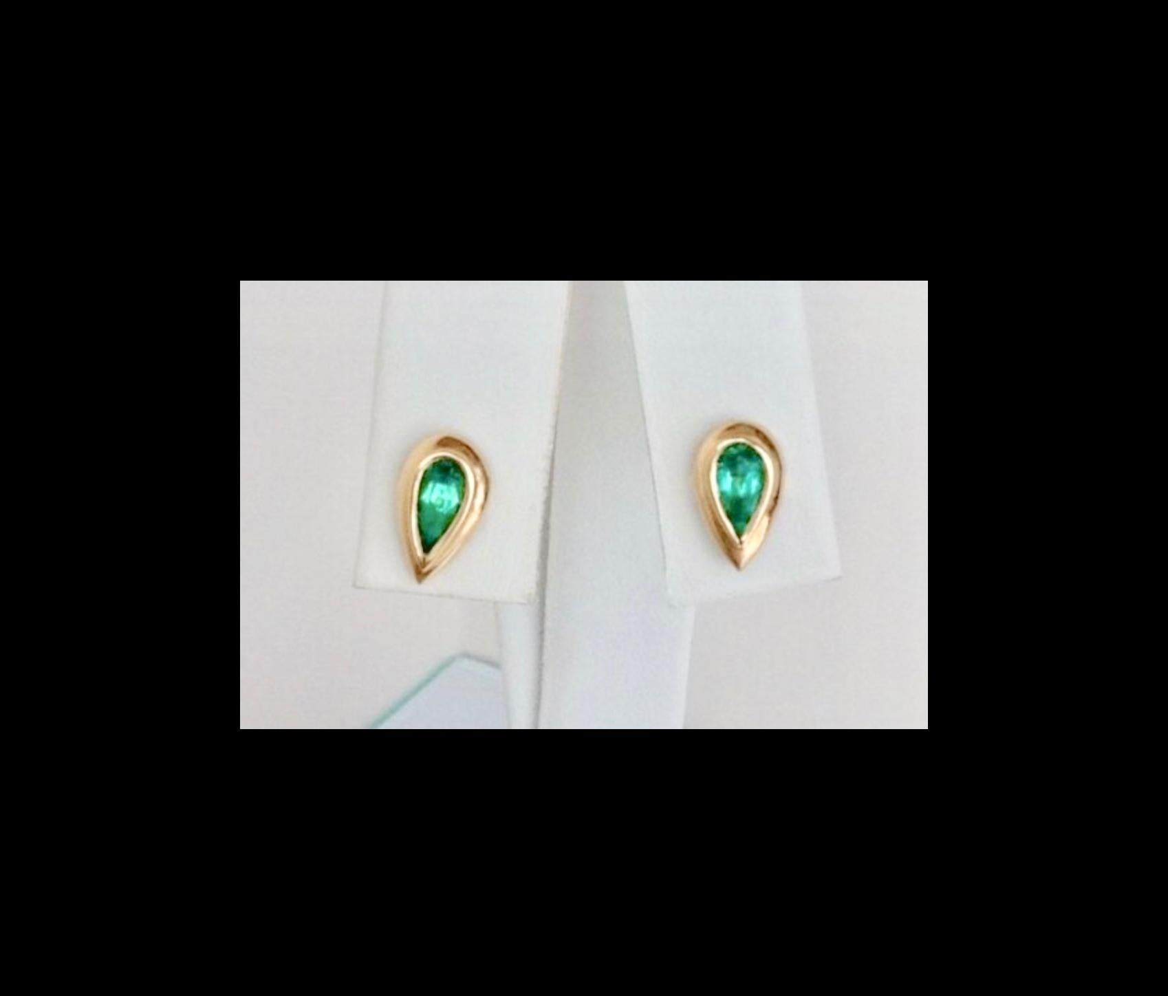 Pear Cut Emerald Dome Stud Earrings 18 Karat Yellow Gold For Sale 1