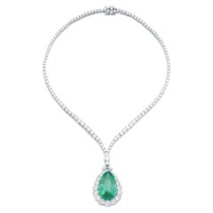 Pear Cut Emerald Minor Oil Diamond Necklace