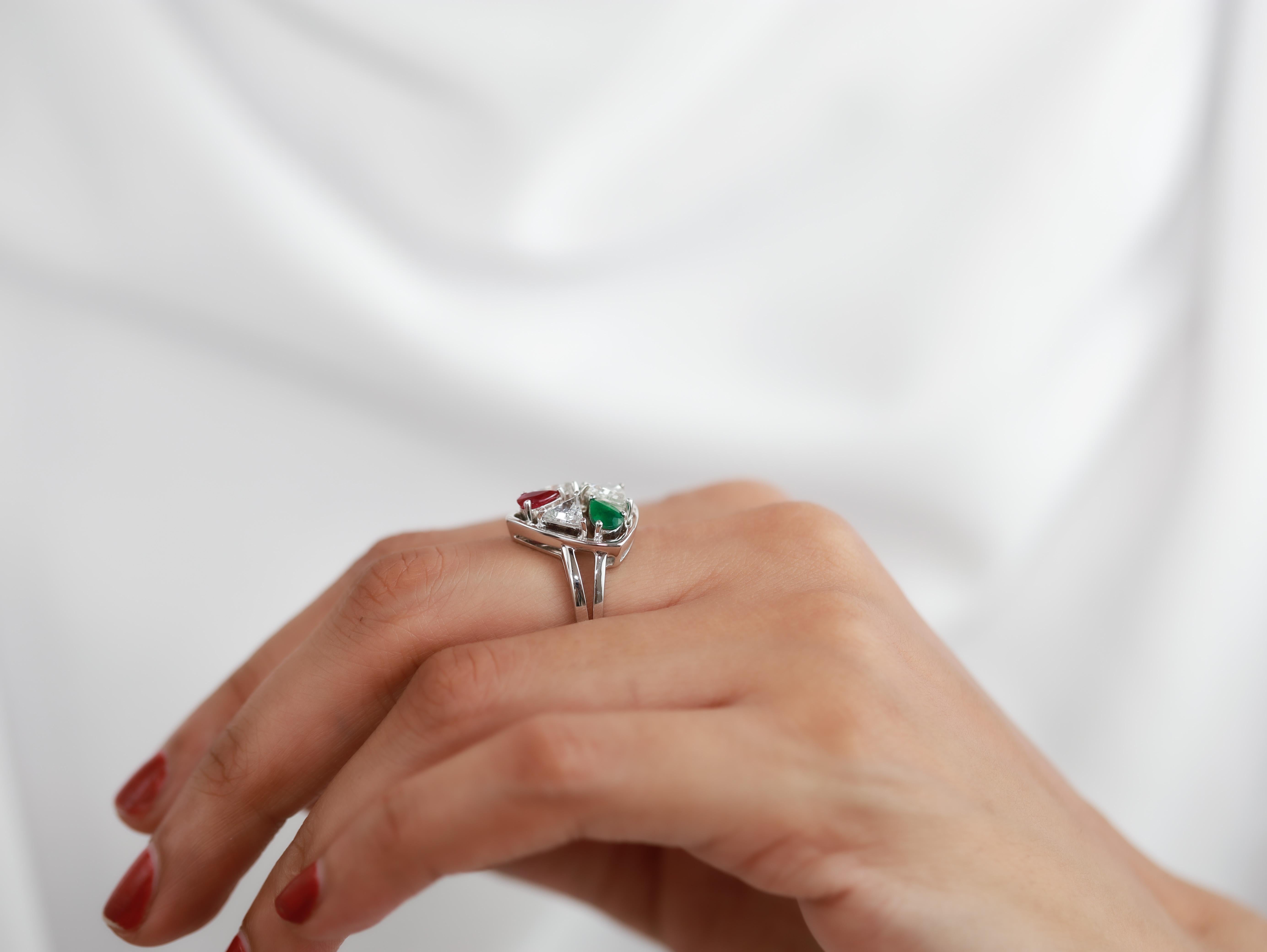 Pear-Cut Emerald, Sapphire & Ruby Ring with Triangle Diamonds in 18K White Gold In New Condition For Sale In Jaipur, RJ