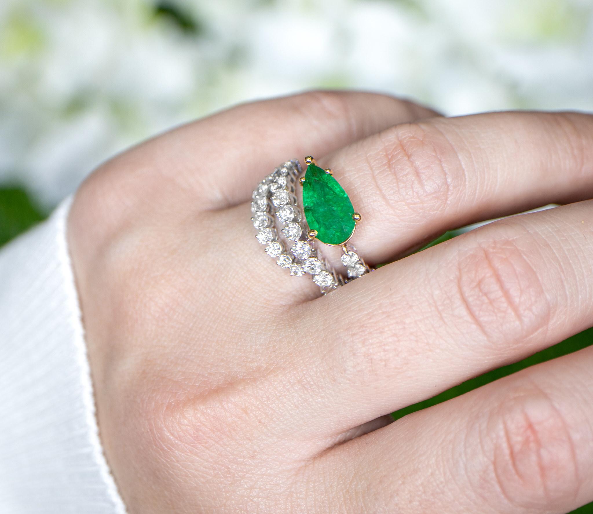 Contemporary Pear Cut Emerald Serpent Ring With Diamonds 3.83 Carats 18K Gold For Sale