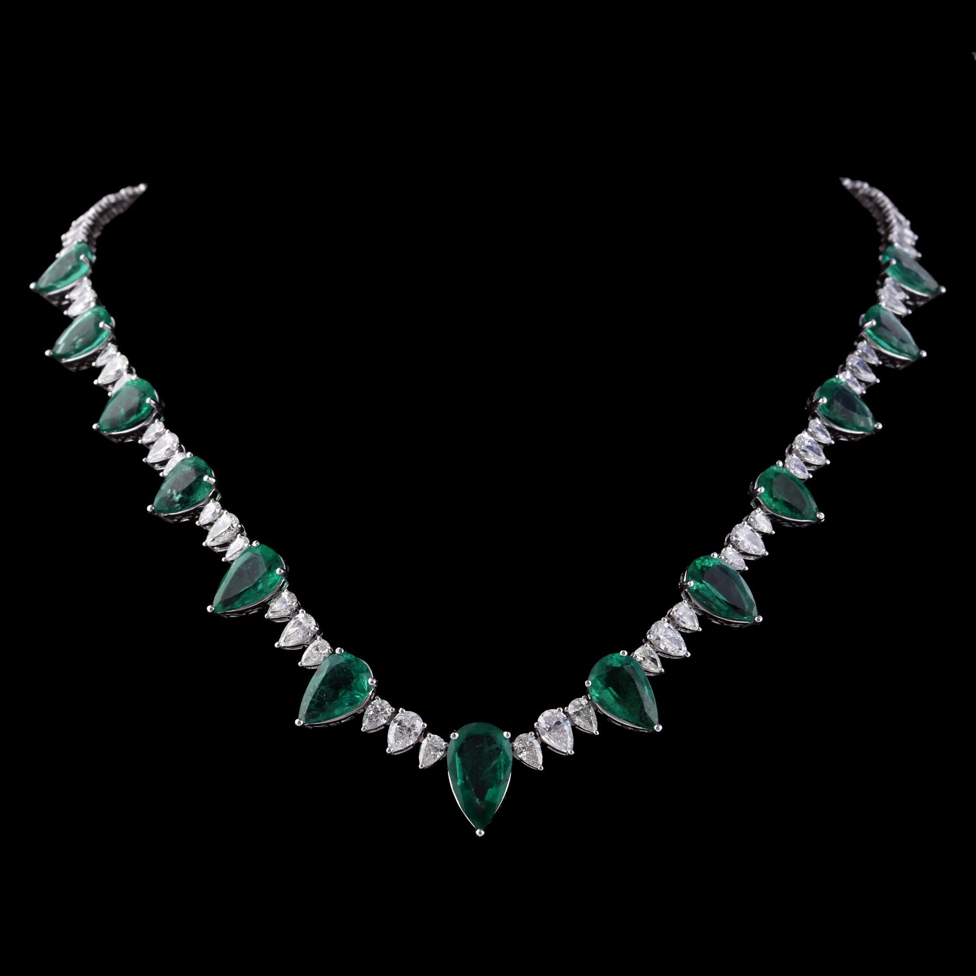 Collar de Oro Blanco de 14 K con Esmeralda Verde Corte Pera y Diamantes en venta 1