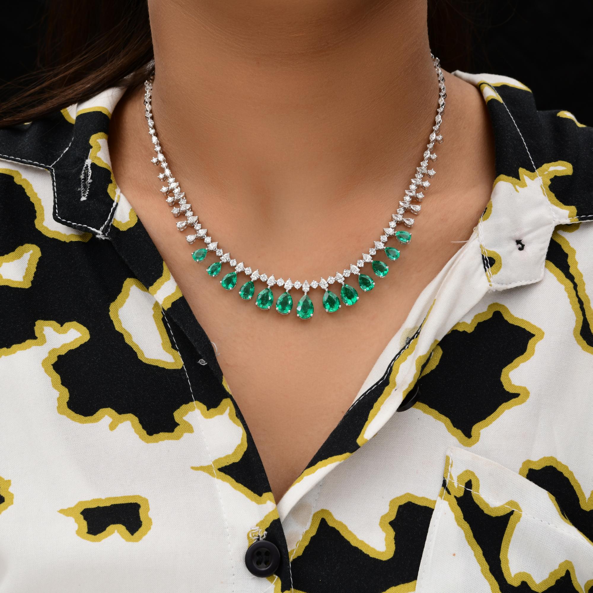 Collier de diamants en or blanc 18 carats avec pierres vertes taillées en poire, pureté SI et couleur HI en vente 2