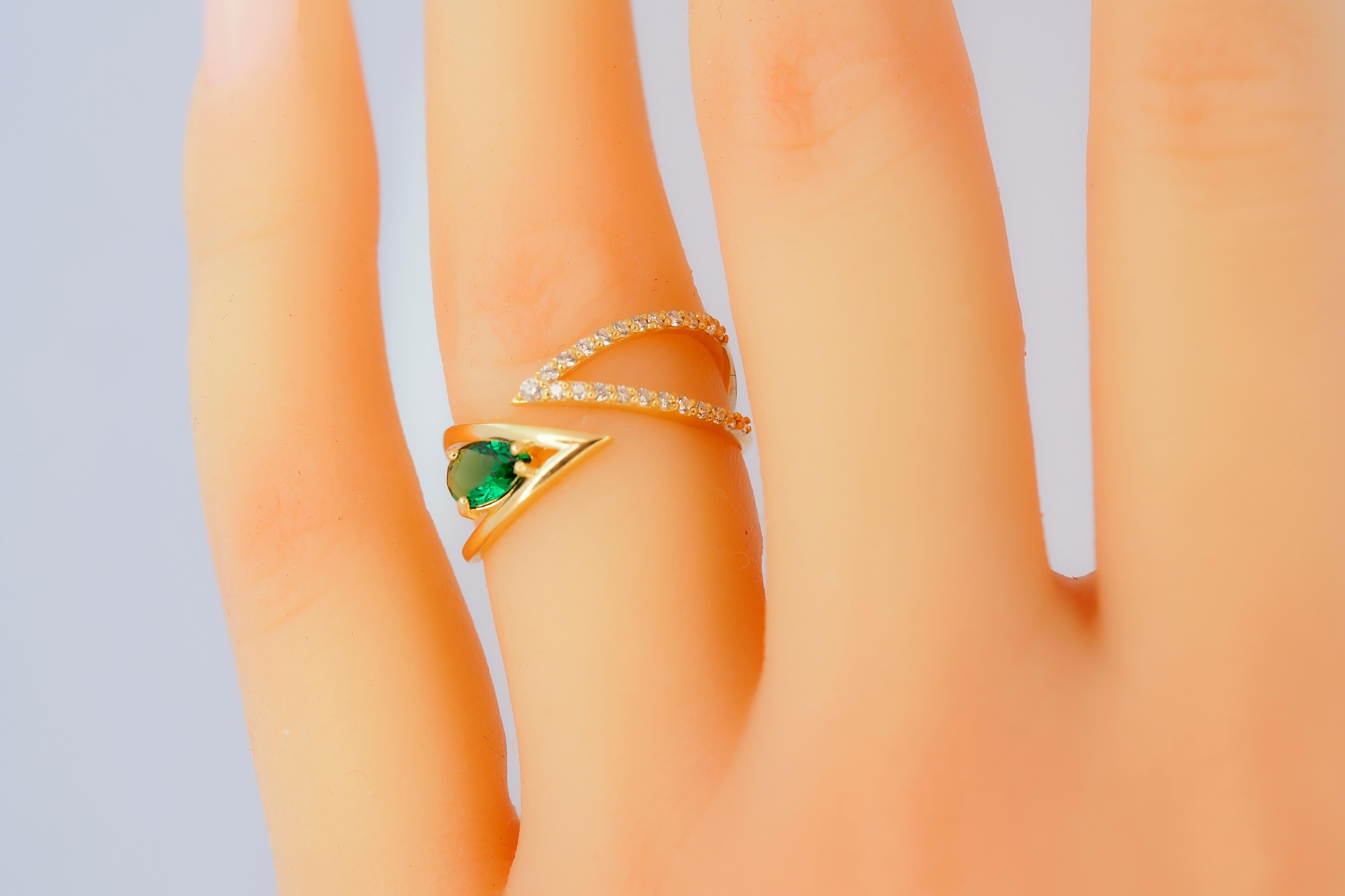 Modern Pear cut lab emerald adjustable 14k gold ring For Sale