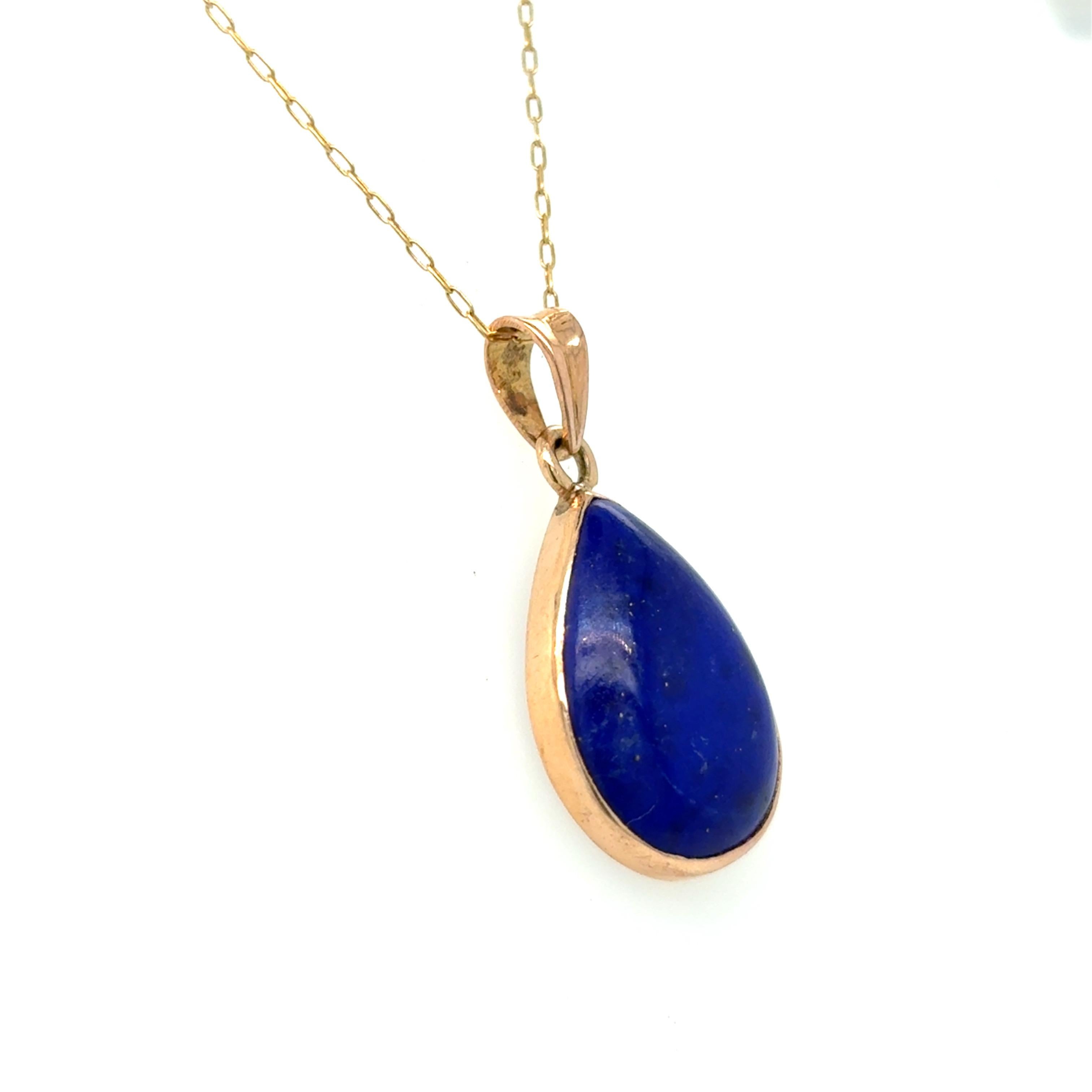 Artisan Collier pendentif en or jaune Lapis Lazuli taillé en poire en vente