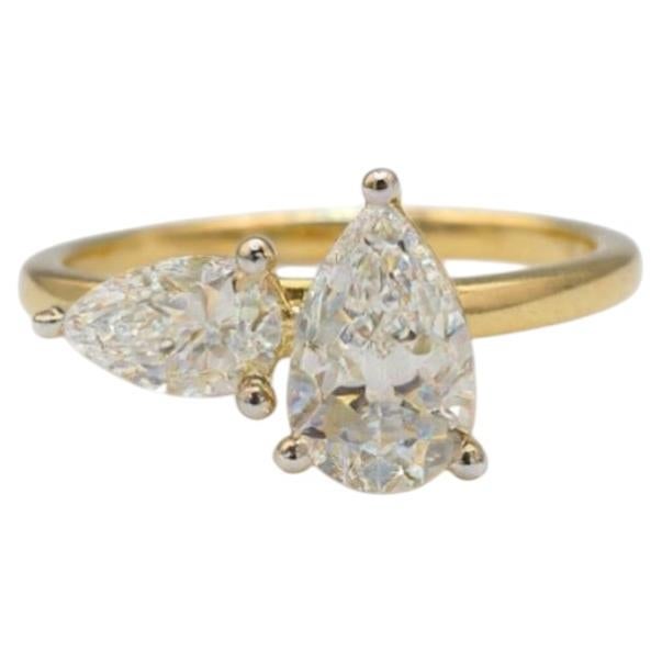 Anello di fidanzamento “Toi et Moi” con moissanite taglio a pera, in argento sterling placcato oro 18 carati.