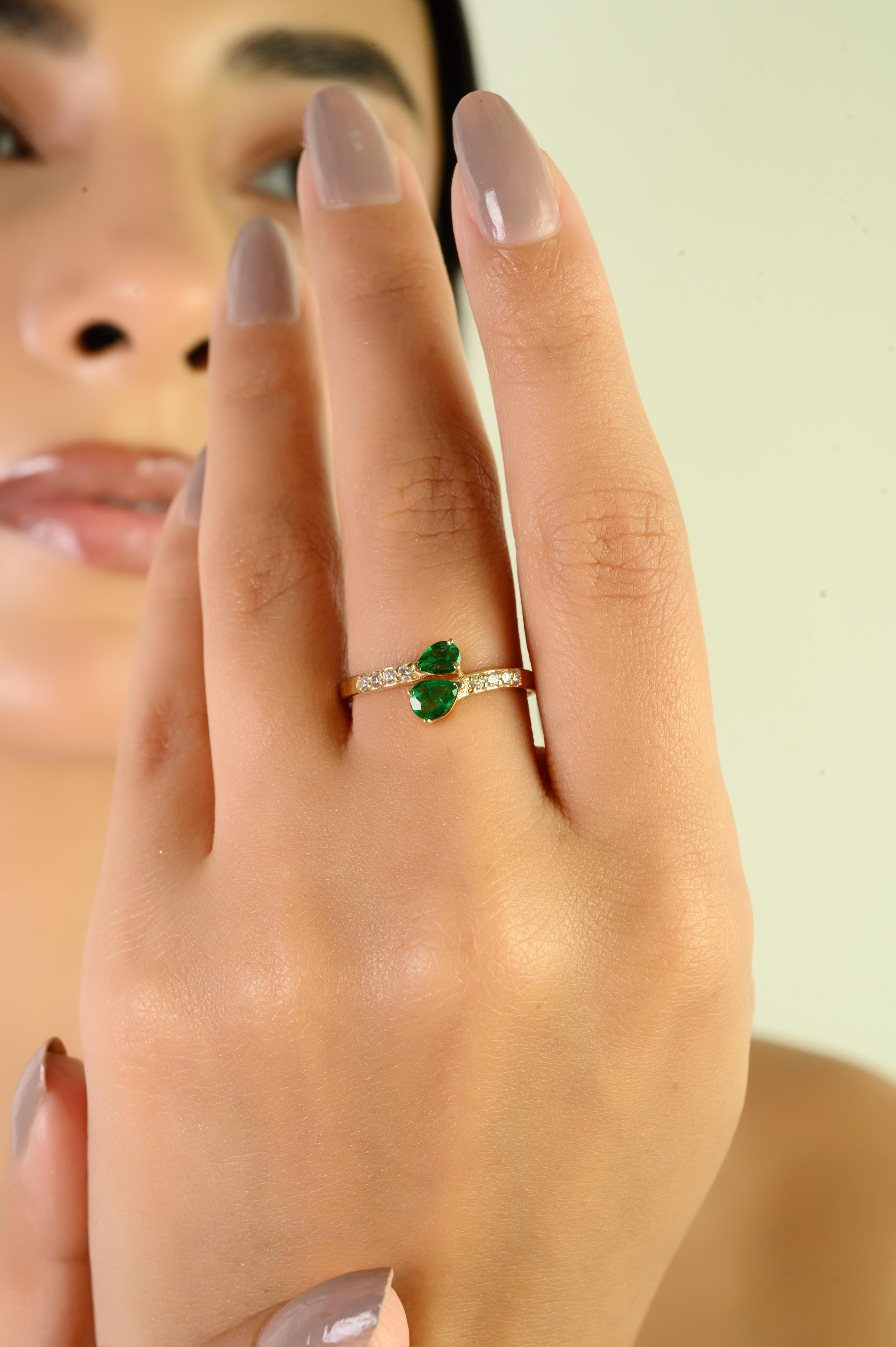 En vente :  Bague bypass en or jaune 14 carats, émeraude naturelle taille poire et diamant Bijoux fins 6