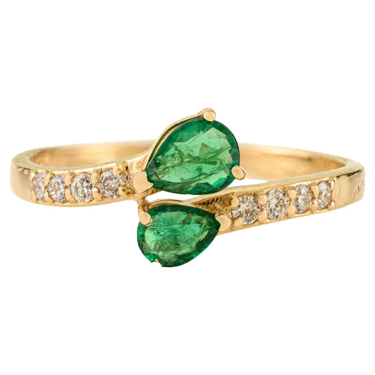 Bague bypass en or jaune 14 carats, émeraude naturelle taille poire et diamant Bijoux fins