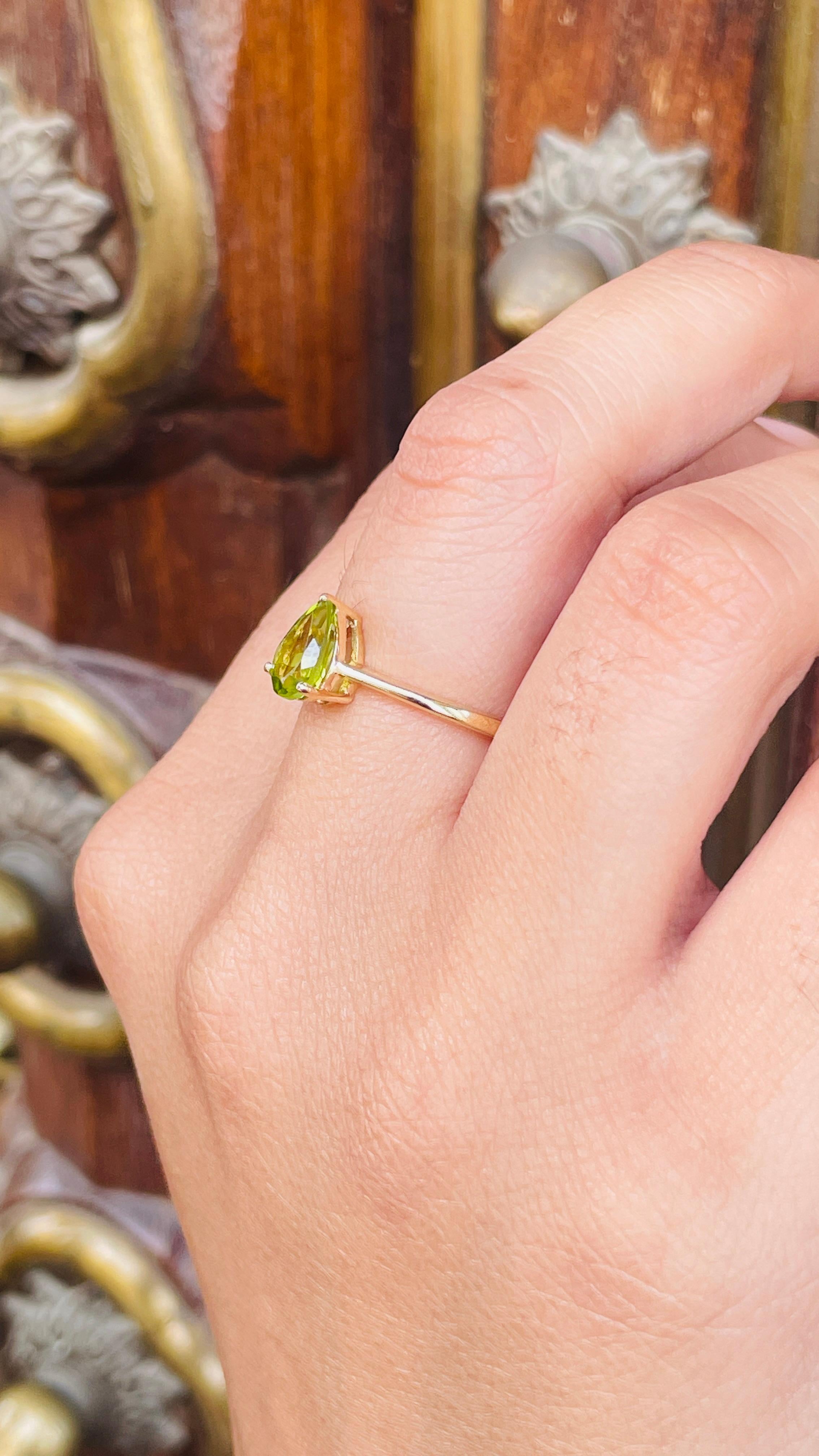 For Sale:  Pear Cut Peridot Solitaire Ring in 14K Yellow Gold 4
