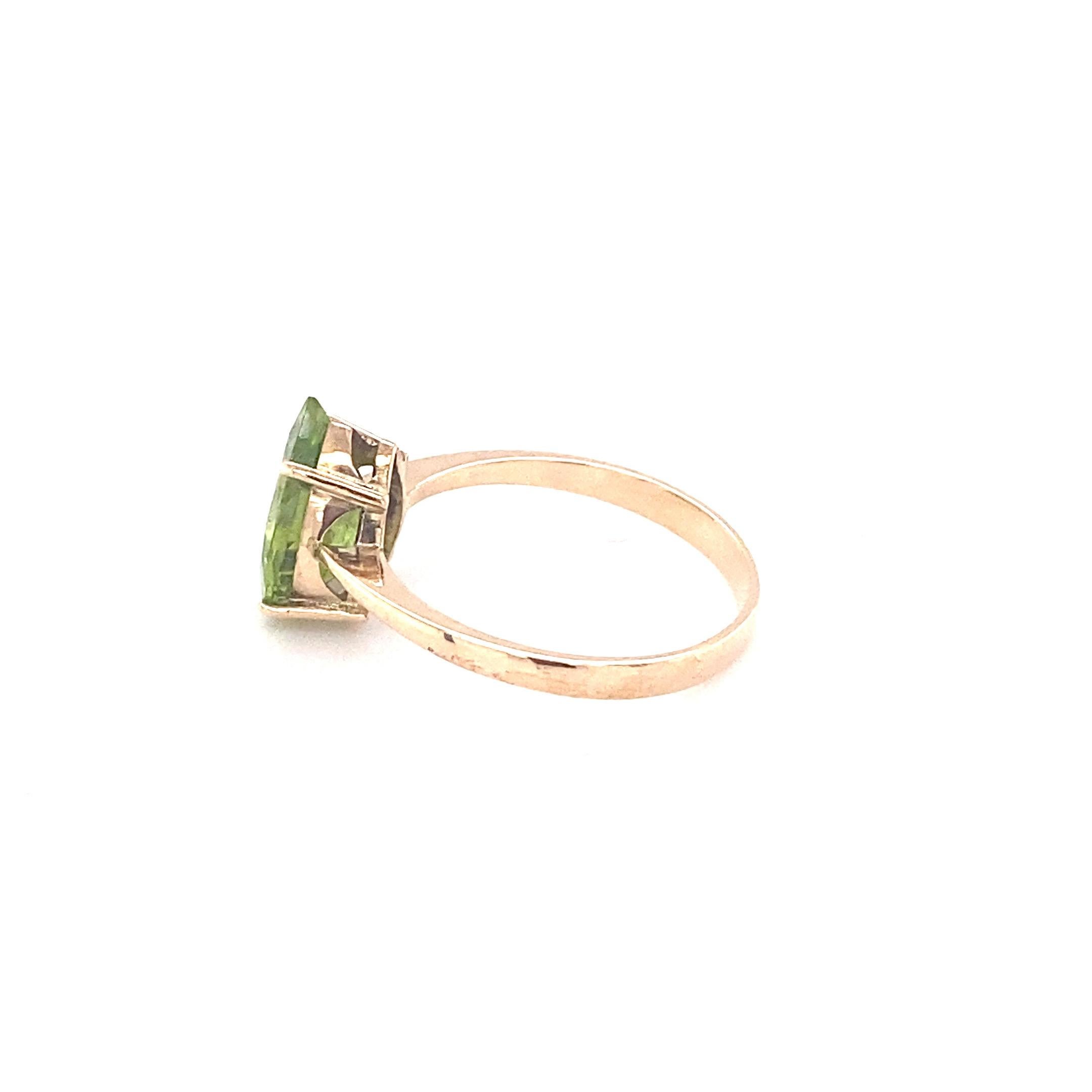 Anillo solitario de oro amarillo con peridoto talla pera en Nuevo estado para la venta en Trumbull, CT