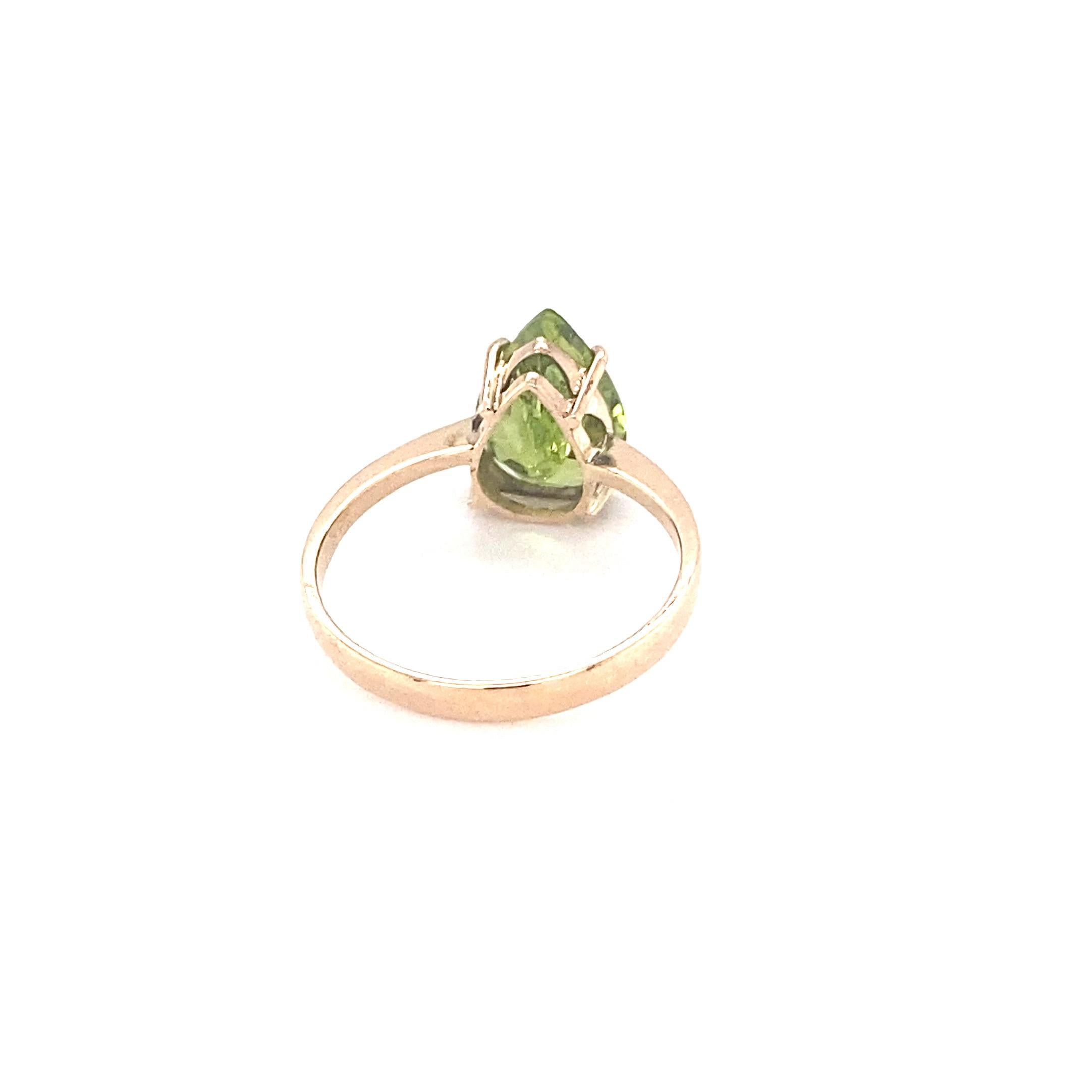 De las mujeres Anillo solitario de oro amarillo con peridoto talla pera en venta