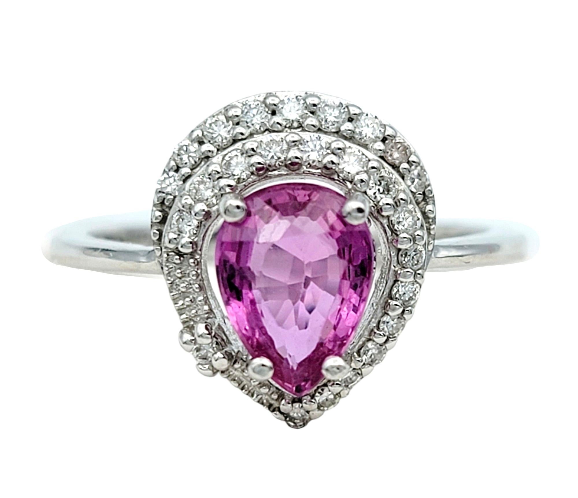 Taille de l'anneau : 7

Cette captivante bague en saphir taille poire 