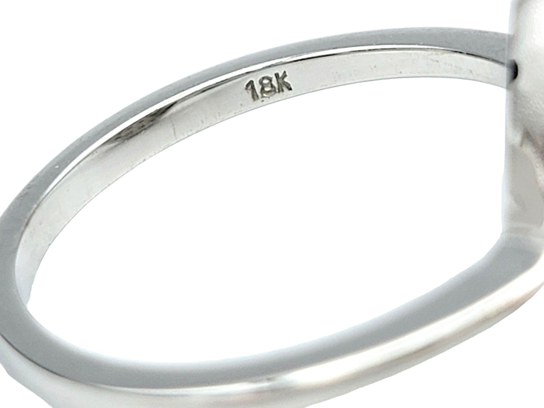 Bague cocktail en or blanc 18 carats, saphir rose taille poire et halo de diamants Pour femmes en vente