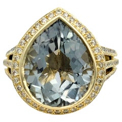 Prasiolith im Birnenschliff mit Diamant-Halo-Ring aus 14 Karat Gelbgold mit geteiltem Schaft