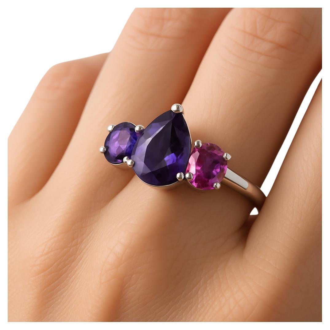 in vendita:  Anello in platino con ametista viola taglio pera e tormalina rosa