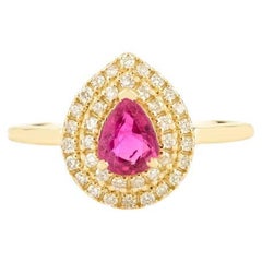 Anillo de compromiso de rubí talla pera y doble halo de diamantes en oro amarillo macizo de 14k
