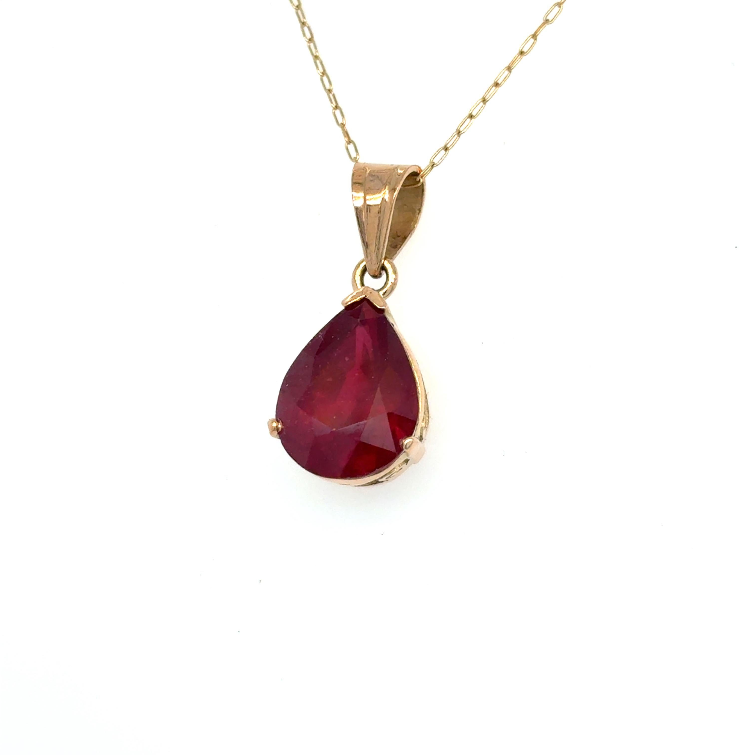 Artisan Pendentif or jaune rubis taille poire en vente