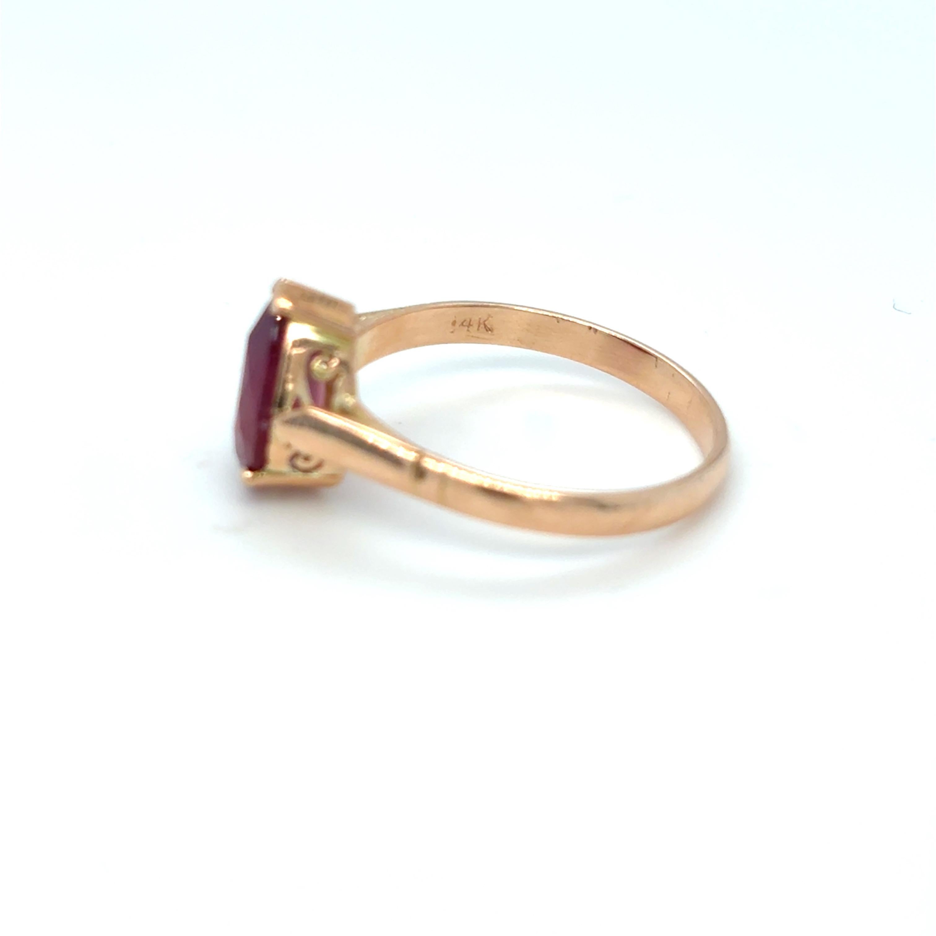 Pear Cut Ruby Yellow Gold Ring In New Condition For Sale In Trumbull, CT
