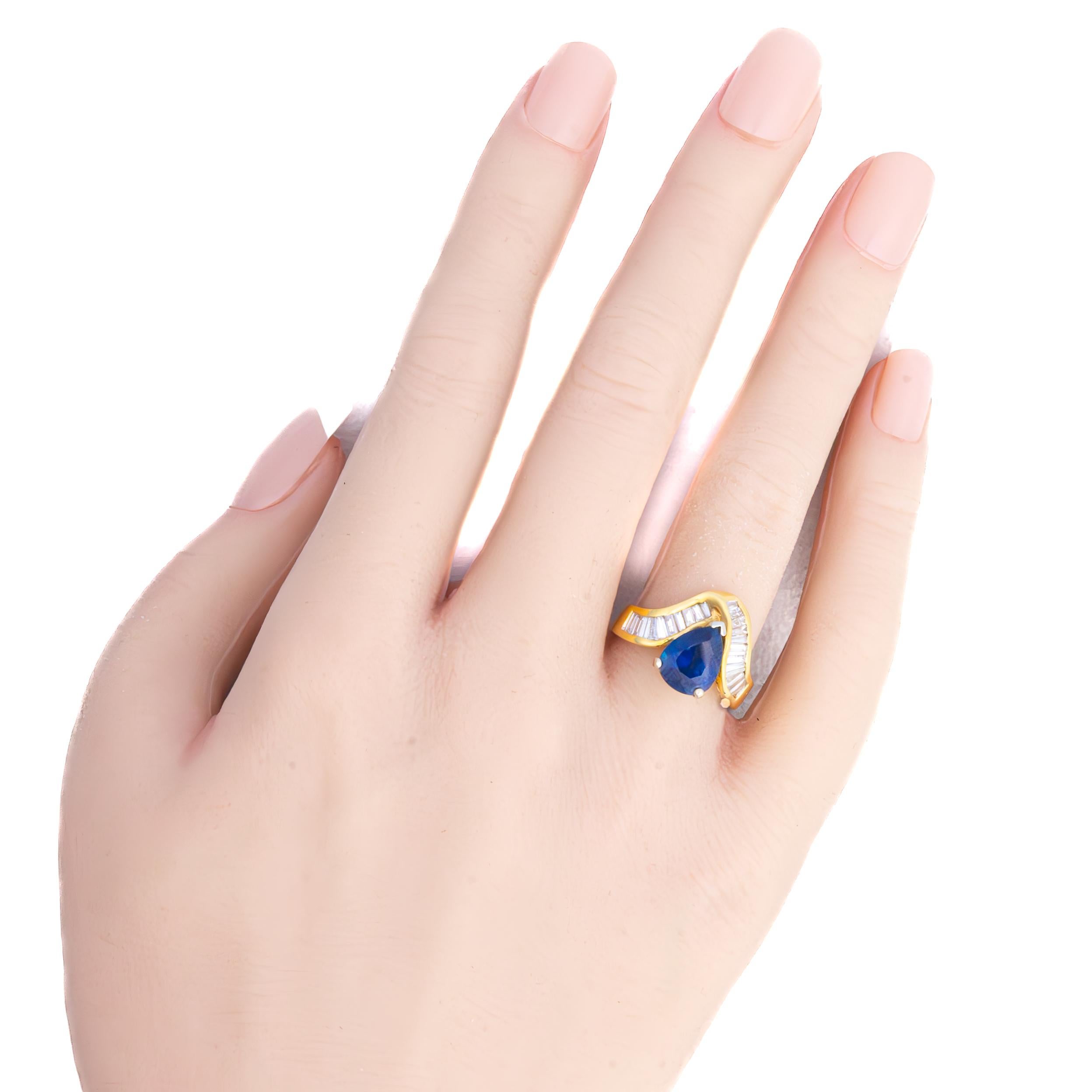 Taille baguette Bague baguette saphir et diamant taille poire en vente