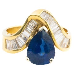 Anello con zaffiro taglio pera e diamante Baguette