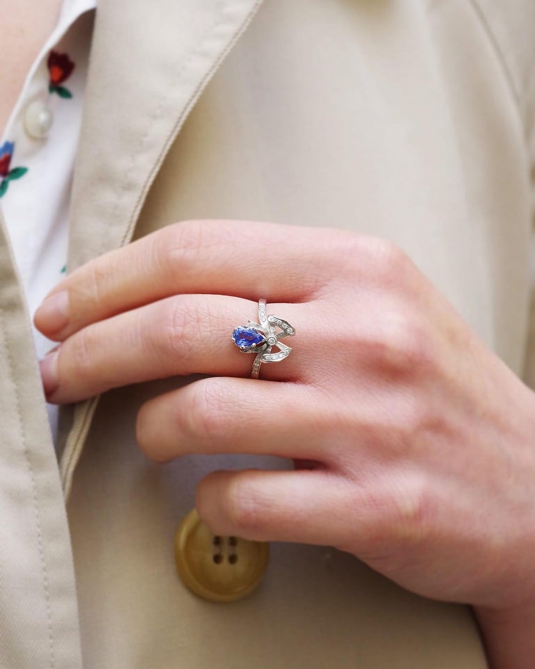 Bague nœud romantique vintage en or blanc 18 carats avec saphir