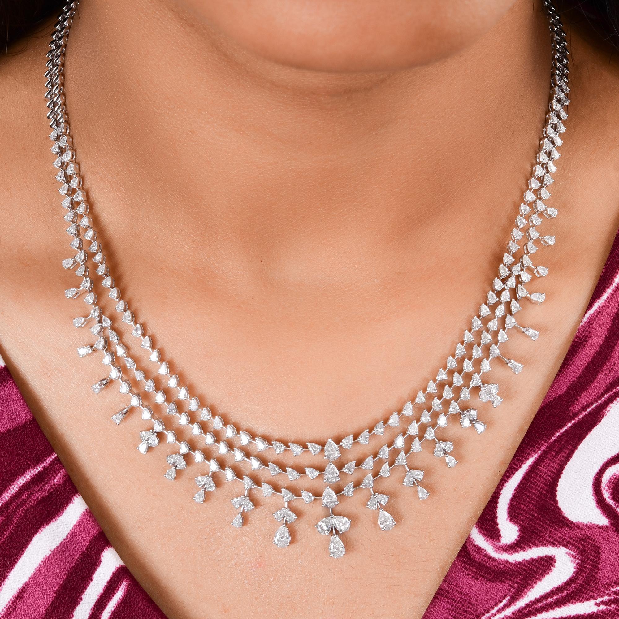 Collar de Aniversario en Capas de Diamantes Corte Pera SI/H 9,42 qt Oro Blanco 18k
La cadena principal presenta diamantes talla brillante estrechamente engastados (probablemente formas de pera unidas entre sí), que descienden hasta tres amplias