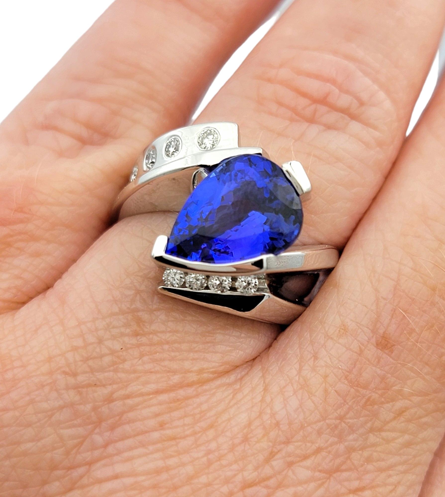 Anello con tanzanite taglio pera e diamanti in stile bypass in oro bianco 14 carati in vendita 4