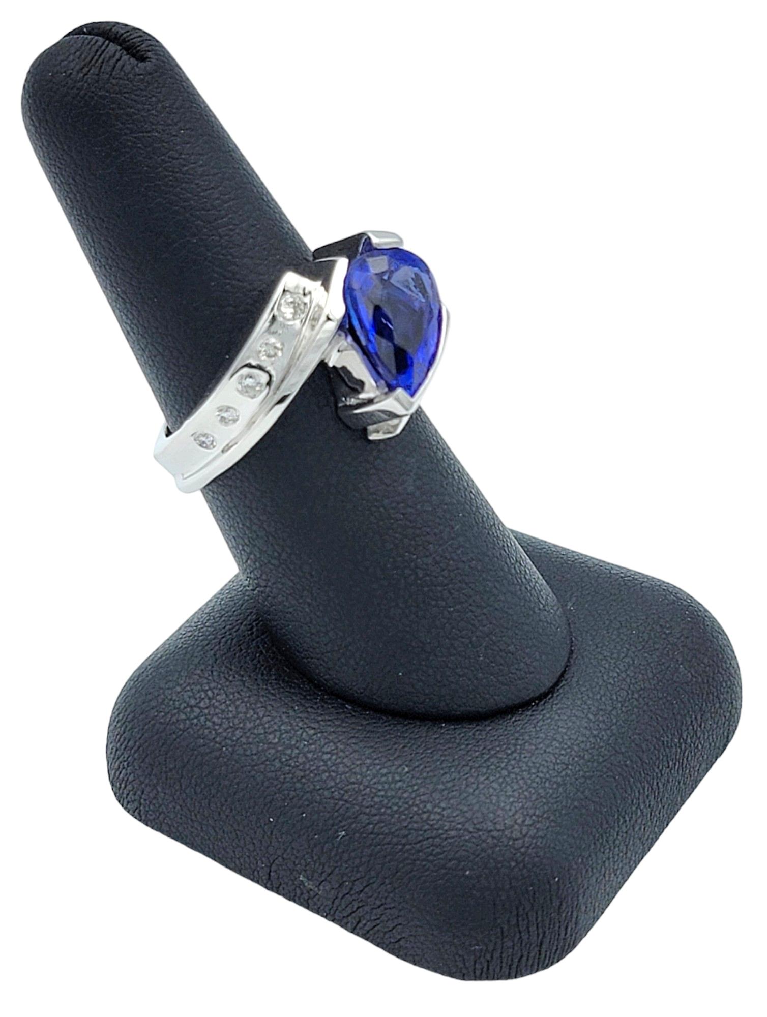 Anello con tanzanite taglio pera e diamanti in stile bypass in oro bianco 14 carati in vendita 8