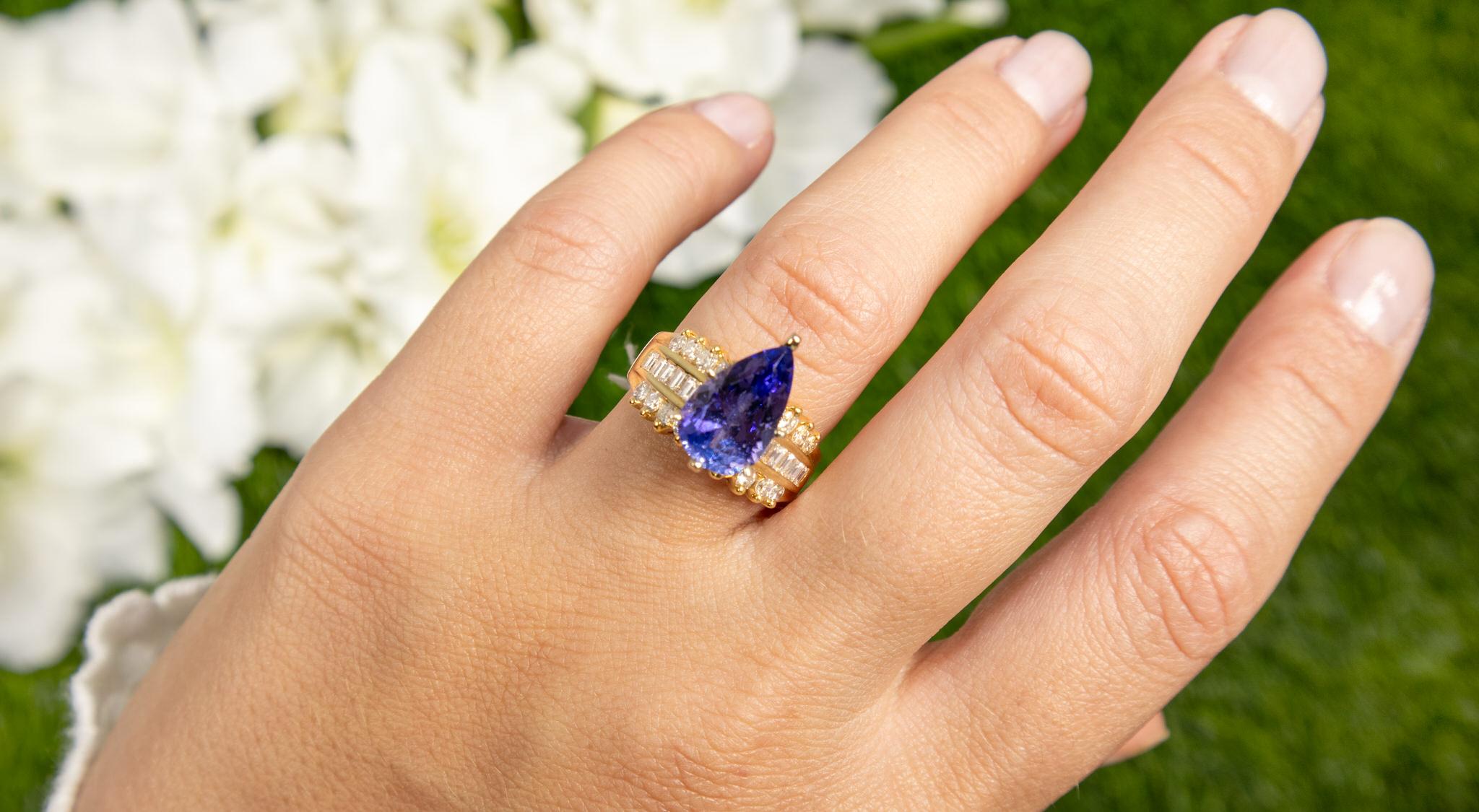 Pear Cut Tanzanite Ring Diamond Setting 3.5 Carats 18K Yellow Gold In Excellent Condition For Sale In Aliso Viejo, CA