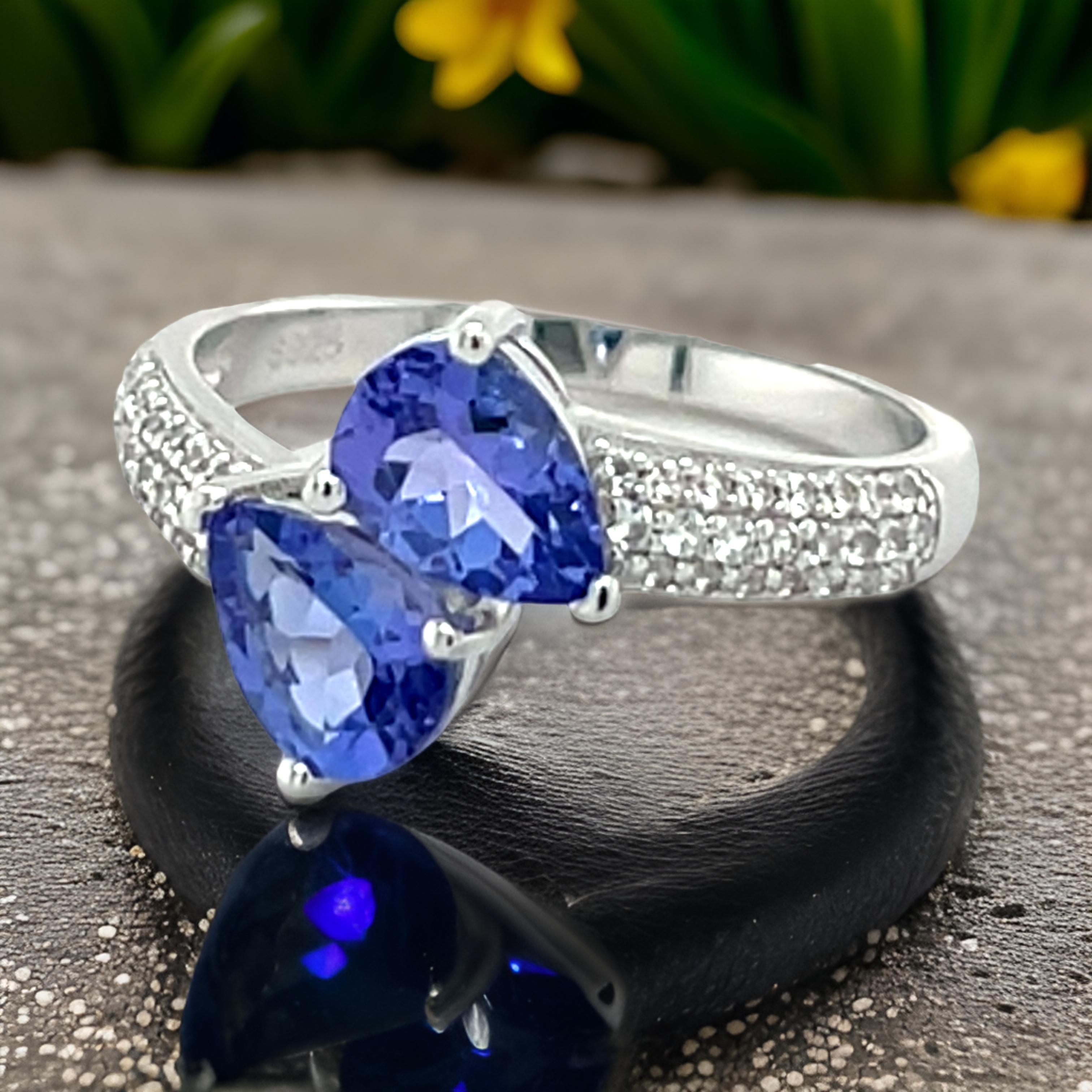 Pear Cut Tanzanite Ring  Vintage Ring  Sterling Silver Engagement Ring Gift In New Condition For Sale In New York, NY