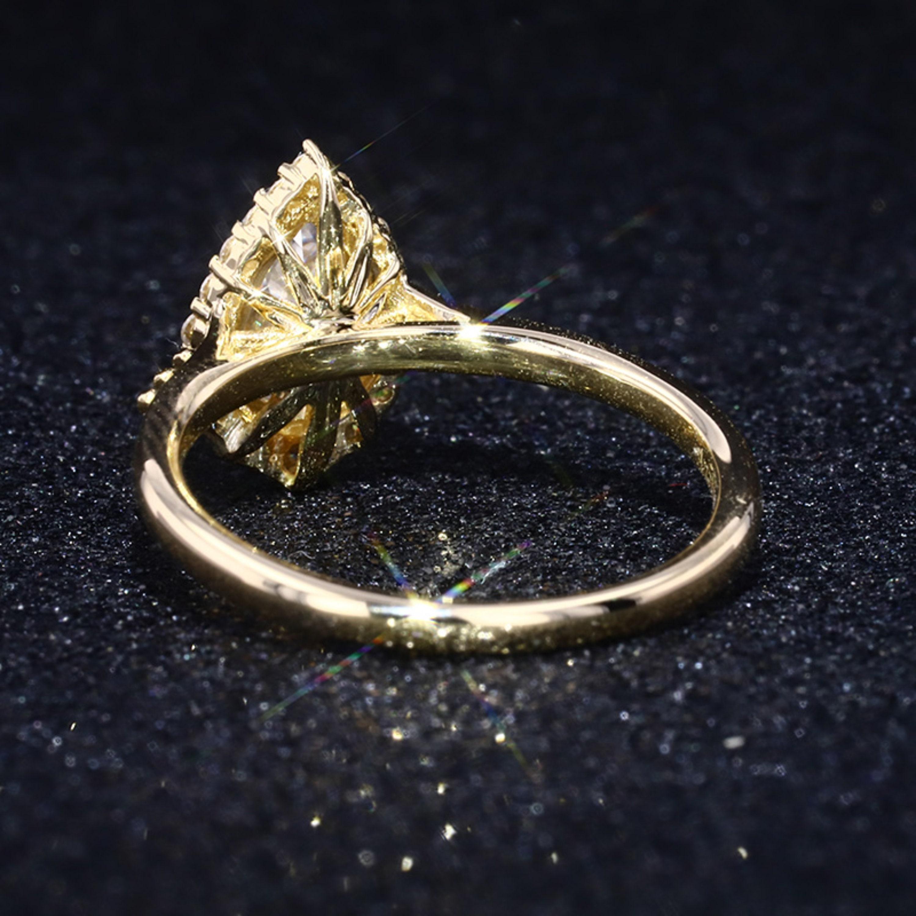 For Sale:  Pear Cut Vintage Diamond Wedding Ring with Antique 18K Yellow Gold 3