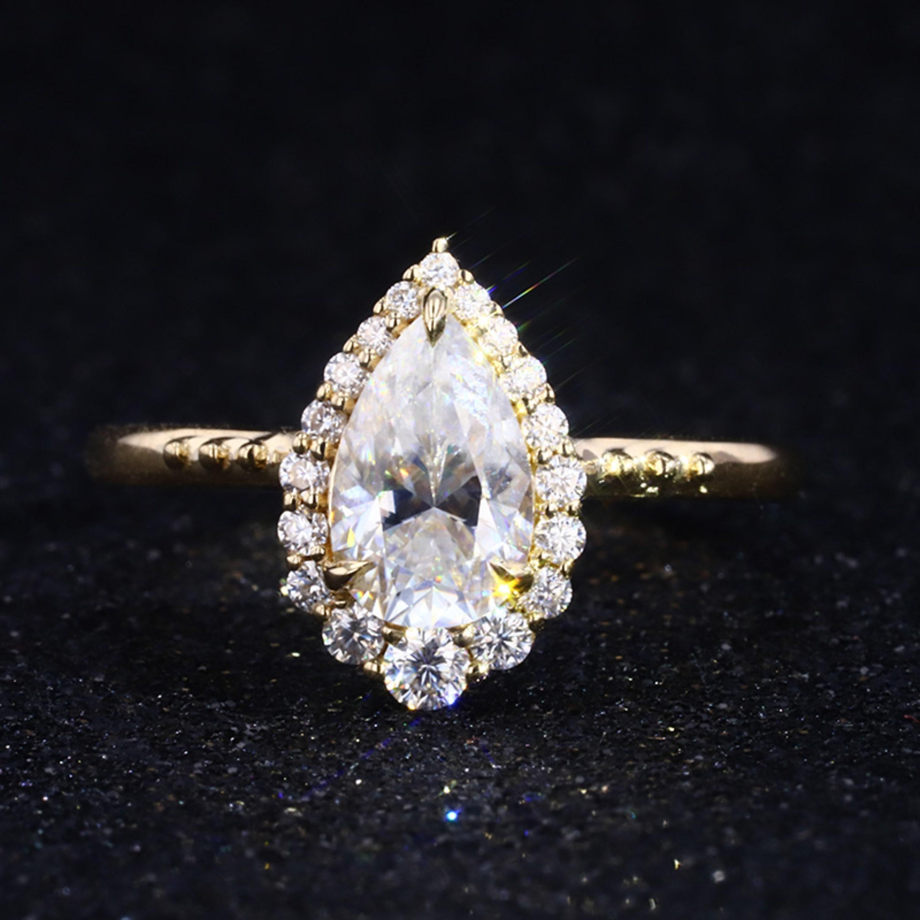 For Sale:  Pear Cut Vintage Diamond Wedding Ring with Antique 18K Yellow Gold 4