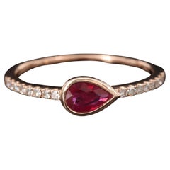 Art Deco Stil Natürlicher Birnenschliff Rubin Diamant Halbe Ewigkeit Mode Band Ring