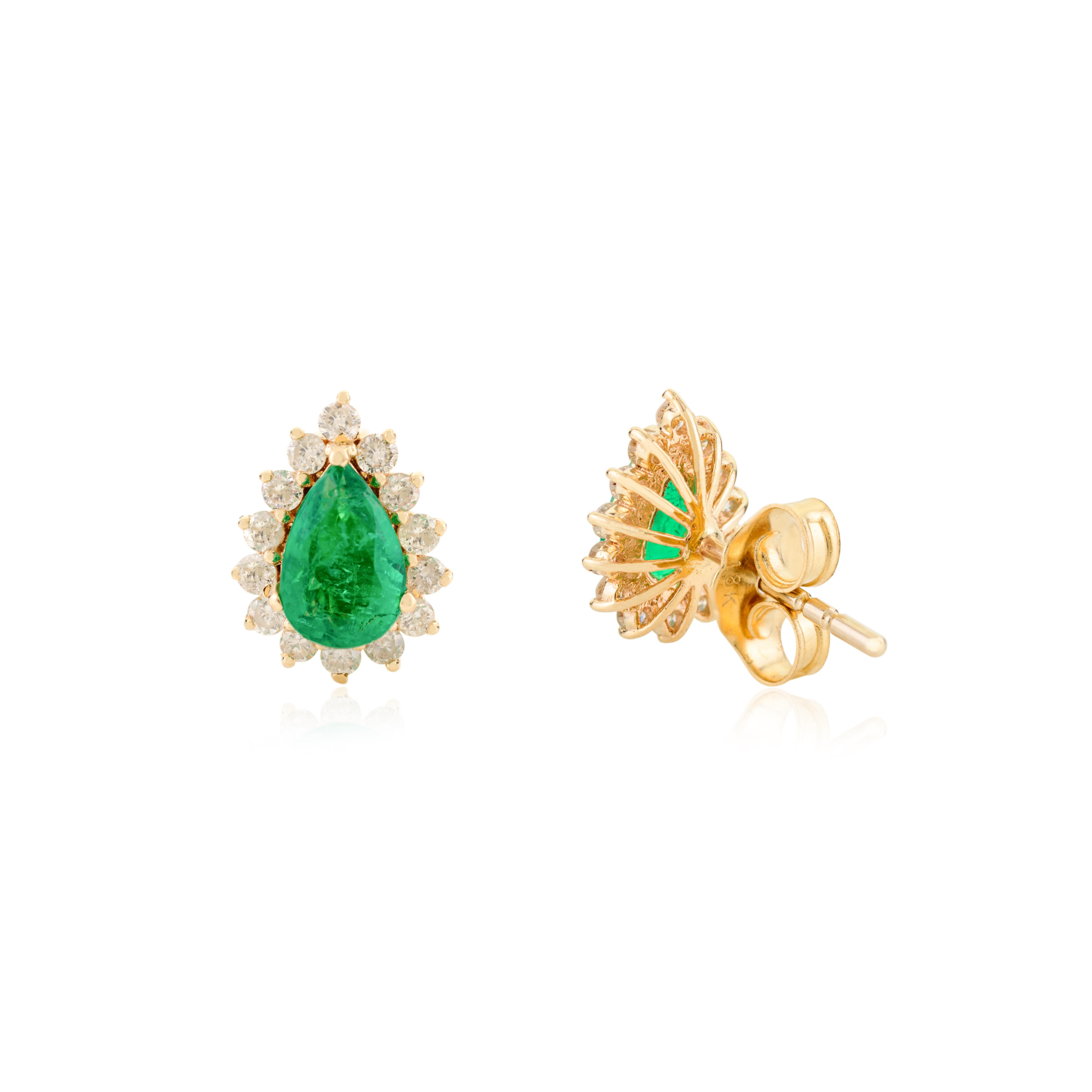 Boucles d'oreilles en or jaune 14k avec émeraude zambienne taillée en poire et diamant Neuf - En vente à New York, NY