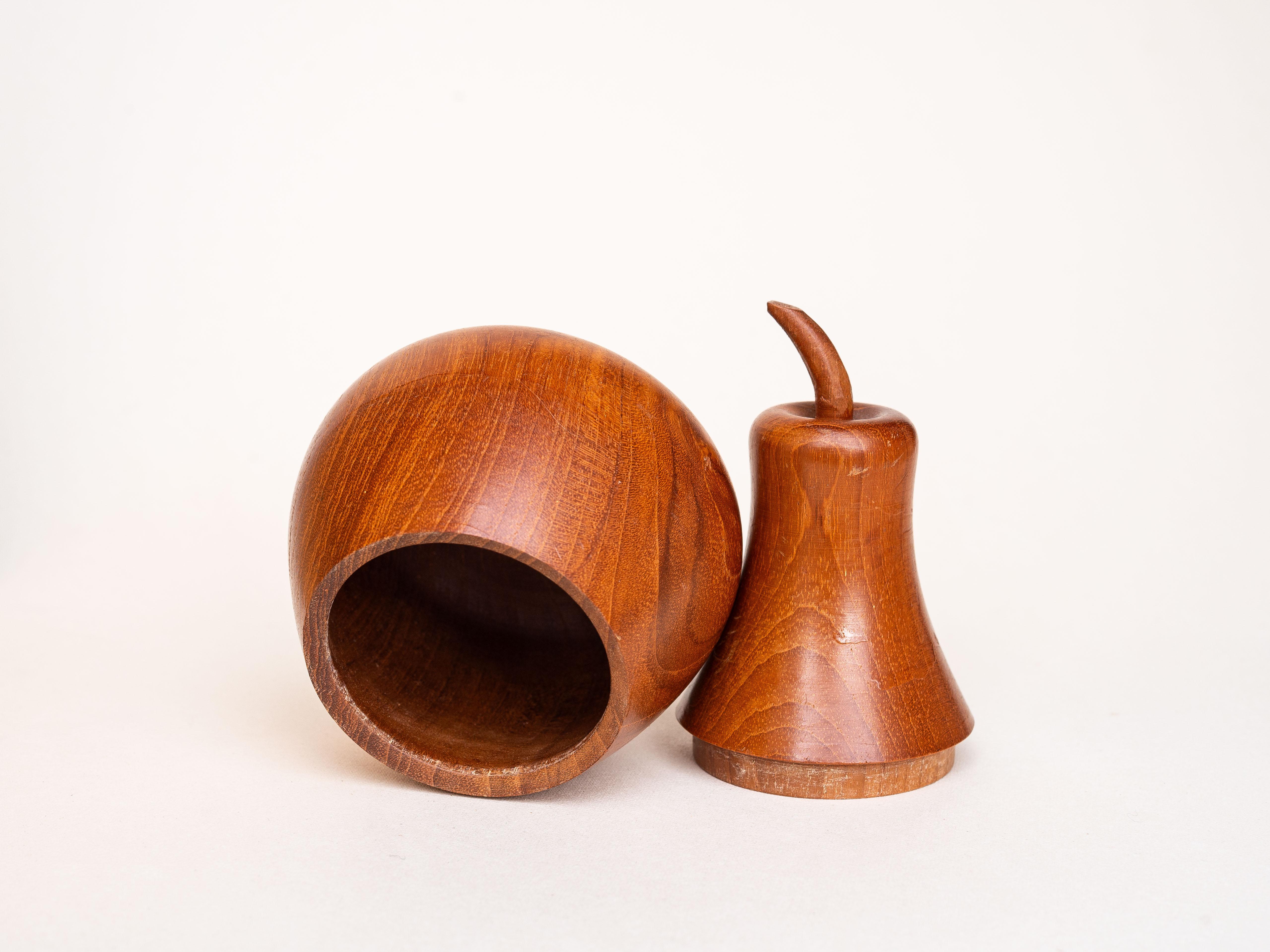 Sculpté à la main Boîte décorative poire en teck - Boîte à bijoux en bois du milieu du siècle - Danemark années 1960 en vente